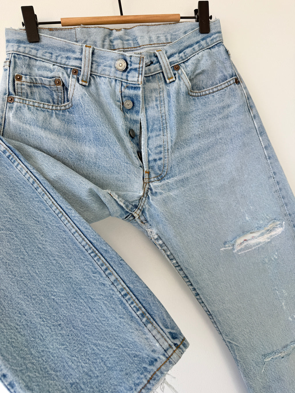 W26 L31 vintage Levis 501 25-26” measured light faded blue 70s/80’s levi’s 501s made in USA