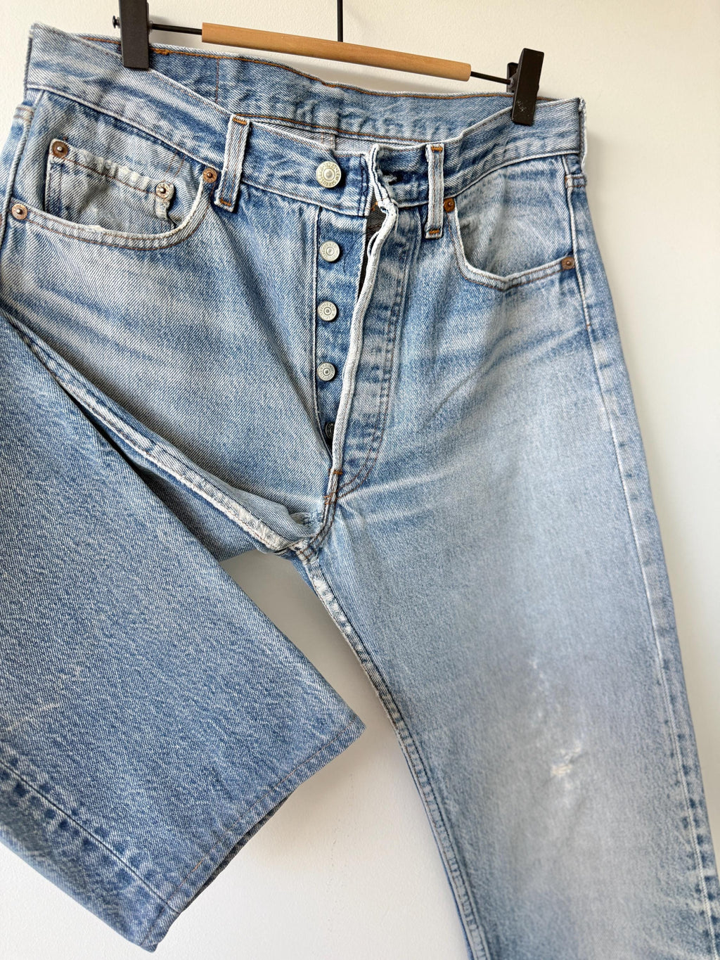 Held ***W31 L29 vintage Levis 501 29-31” measured medium faded denim made in USA 80s distressed rippped denim