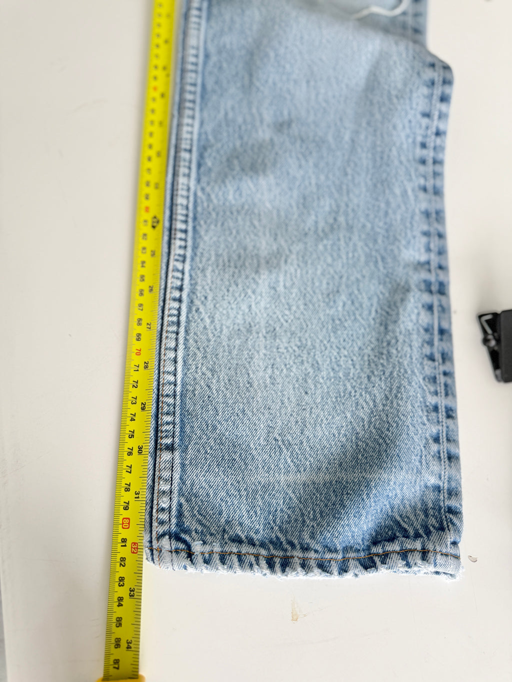 W28 L32 vintage Levis 501 27/28” measured medium light blue faded 80s USA Levi’s 501s golden buttons