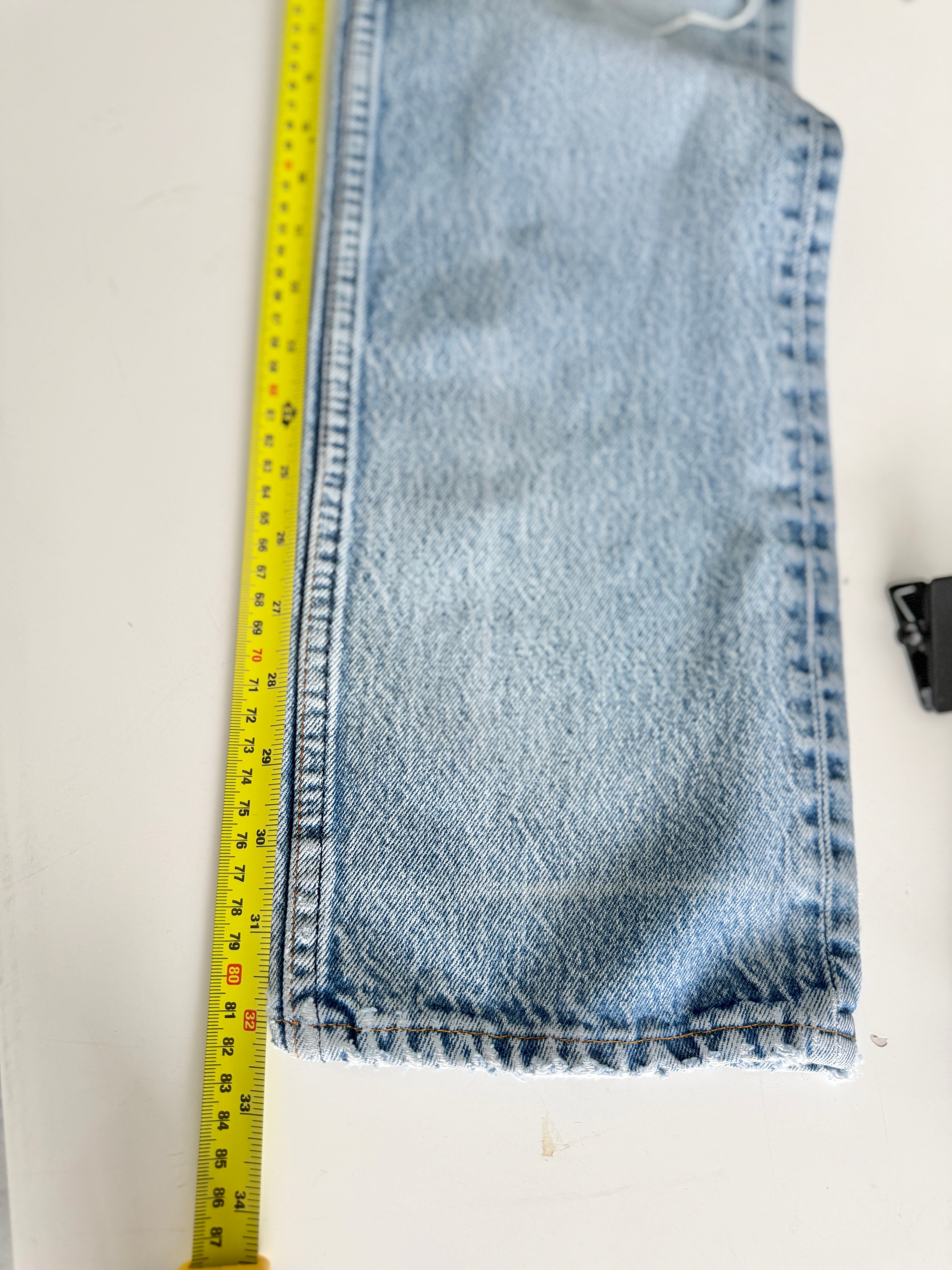 W28 L32 vintage Levis 501 27/28” measured medium light blue faded 80s USA Levi’s 501s golden buttons