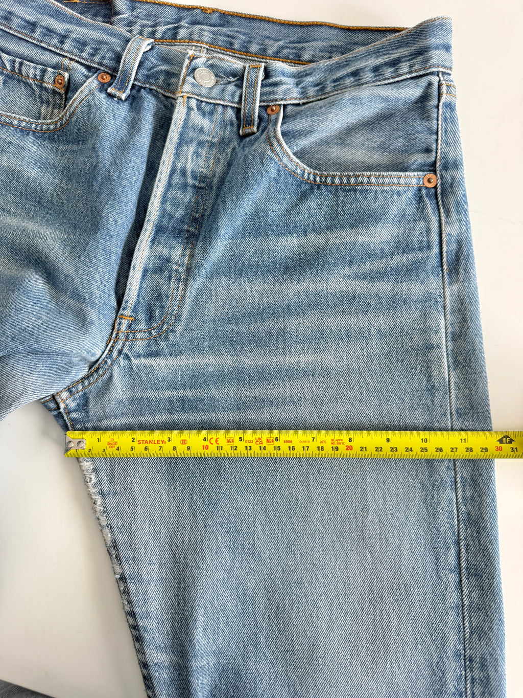W29 L27 vintage Levis 501s 28/29” medium blue whiskers fade denim Levi’s 501s 90s USA