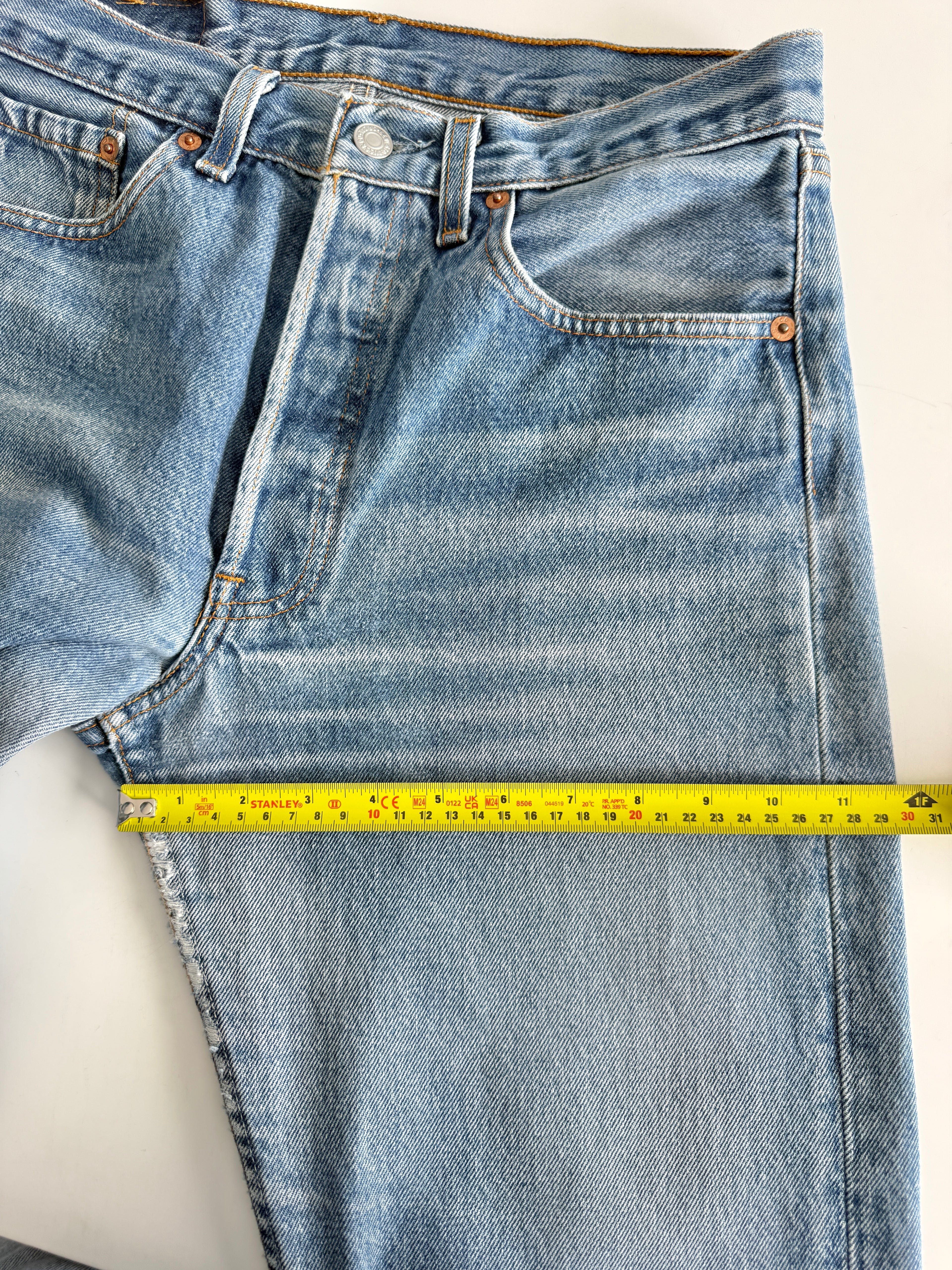 W29 L27 vintage Levis 501s 28/29” medium blue whiskers fade denim Levi’s 501s 90s USA