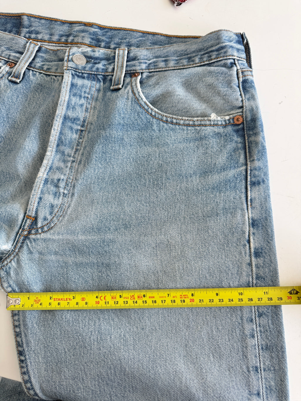 W31 L31 vintage Levis 501 medium light blue 30/31” measured waist 501s 90s USA
