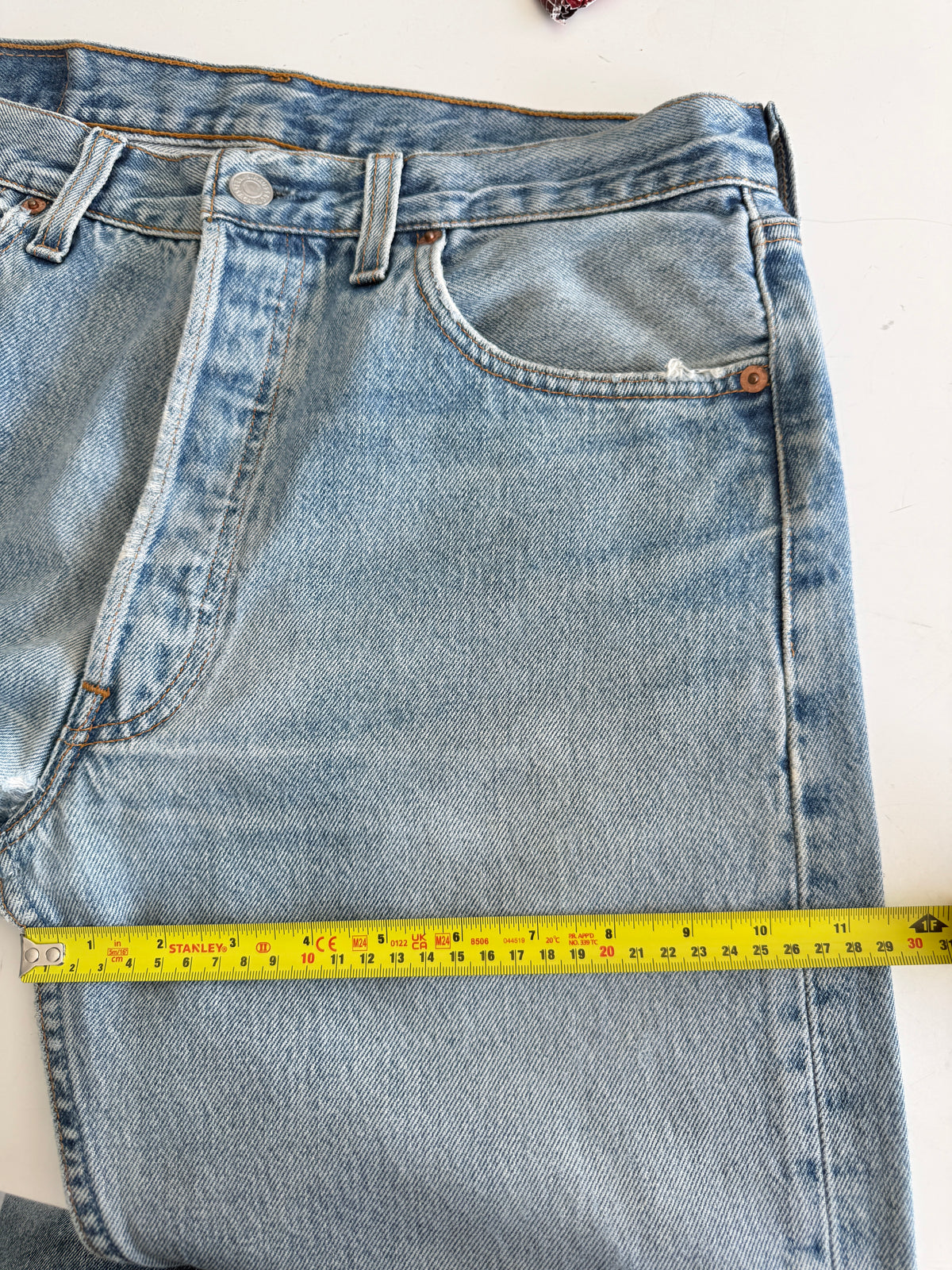 W31 L31 vintage Levis 501 medium light blue 30/31” measured waist 501s 90s USA
