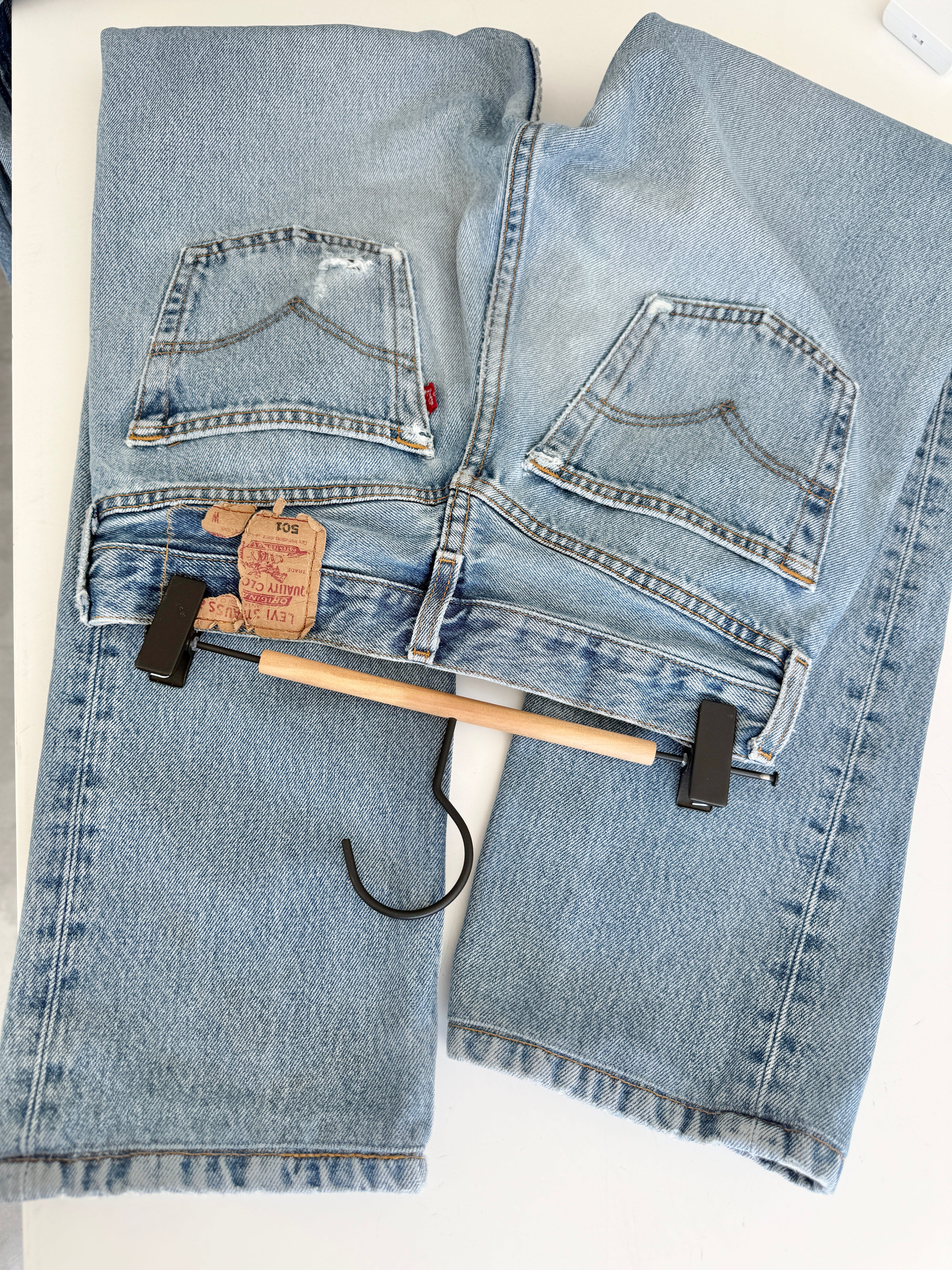 W25 L30 vintage Levis 501 25” light medium blue Levi’s 501s