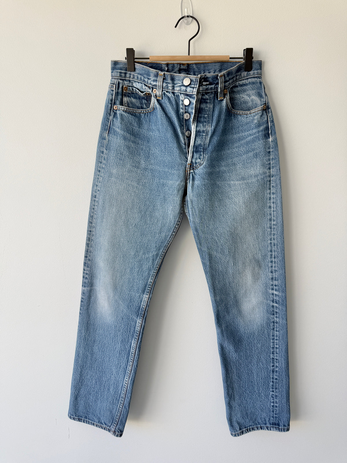 Soft W28 L30 vintage Levis 501s 27/28” measured light blue faded 80s USA 501s