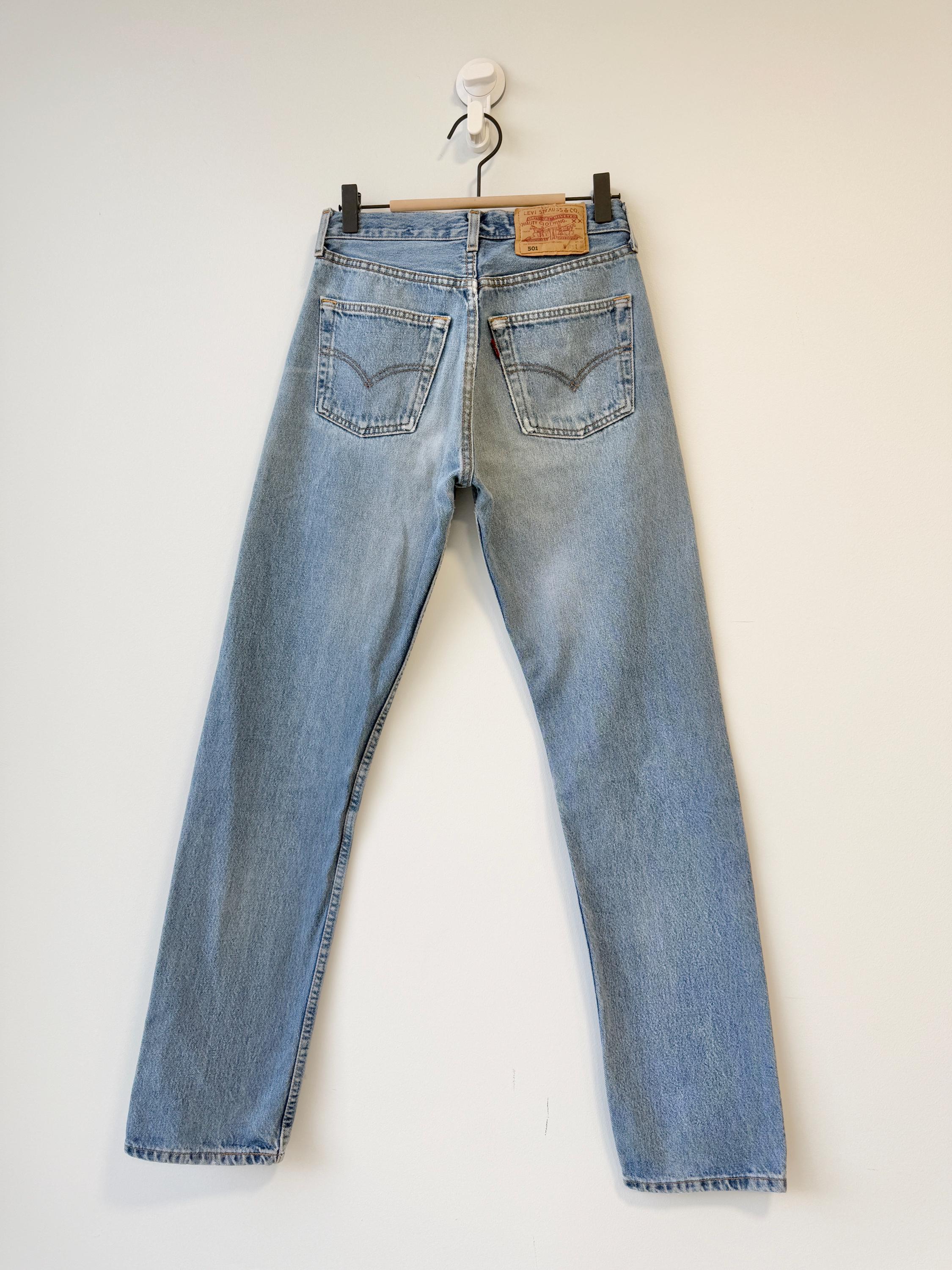 Levis 501 vintage w25 L32 medium faded whiskers blue made in Spain 501s straight leg jeans 501 25” waist (januk)