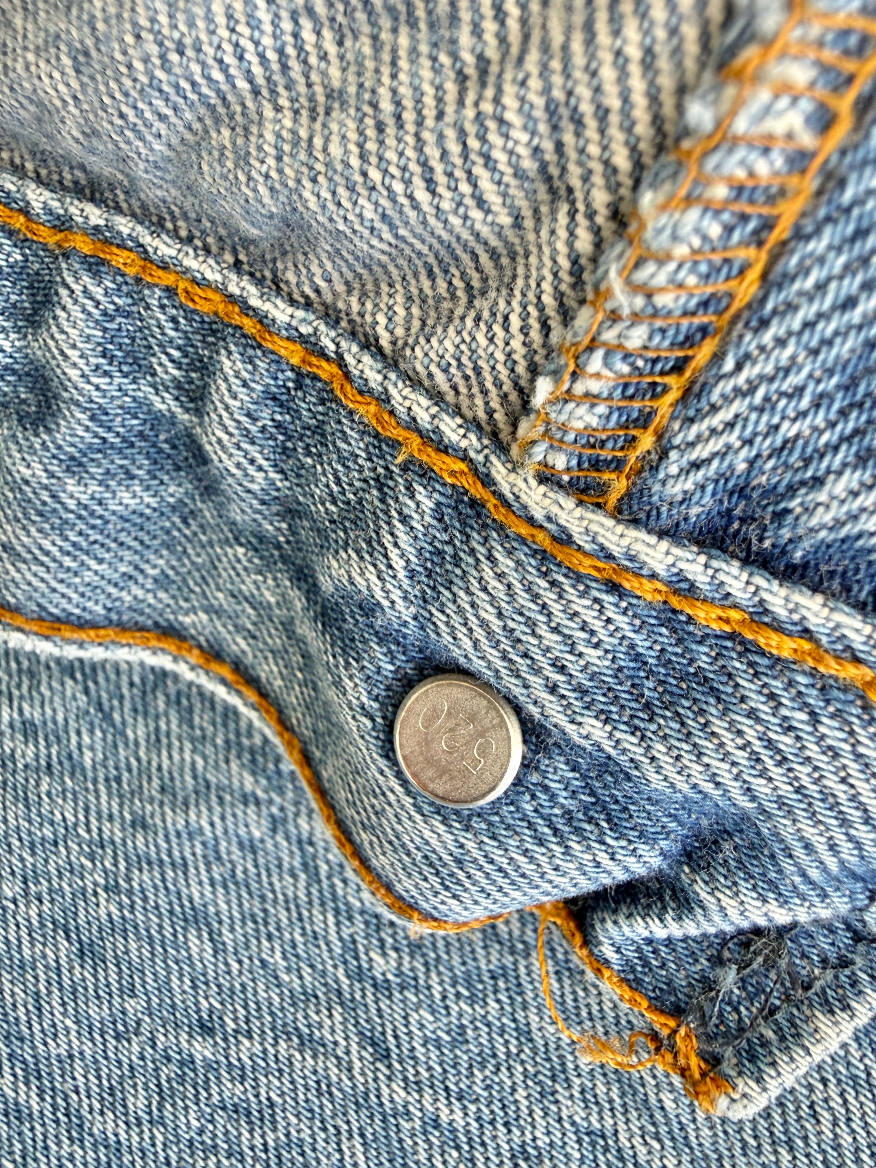 Soft denim W34 L29 vintage Levis 501 33/34” measured waist light faded blue distressed USA 90s 501s