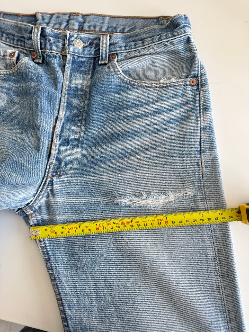 W30 L31 vintage Levis 501 29-30” measured dark whiskers faded blue 90s USA Levi’s 501s
