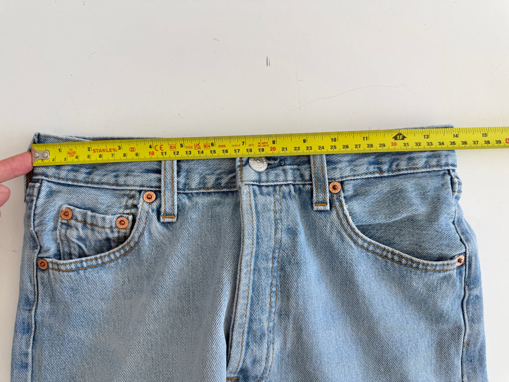 W27 L31 vintage Levis 501 26/27” measured waist light blue faded  90s 501s
