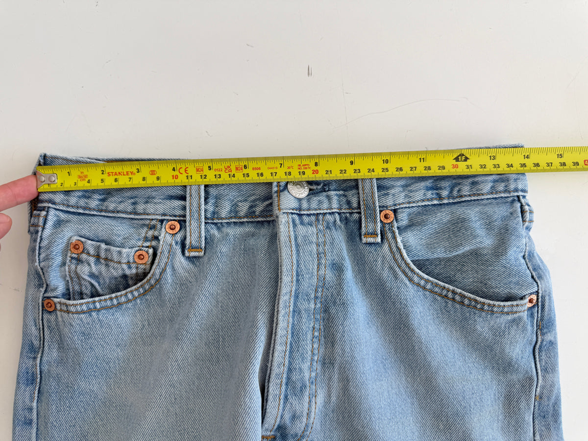W27 L31 vintage Levis 501 26/27” measured waist light blue faded  90s 501s