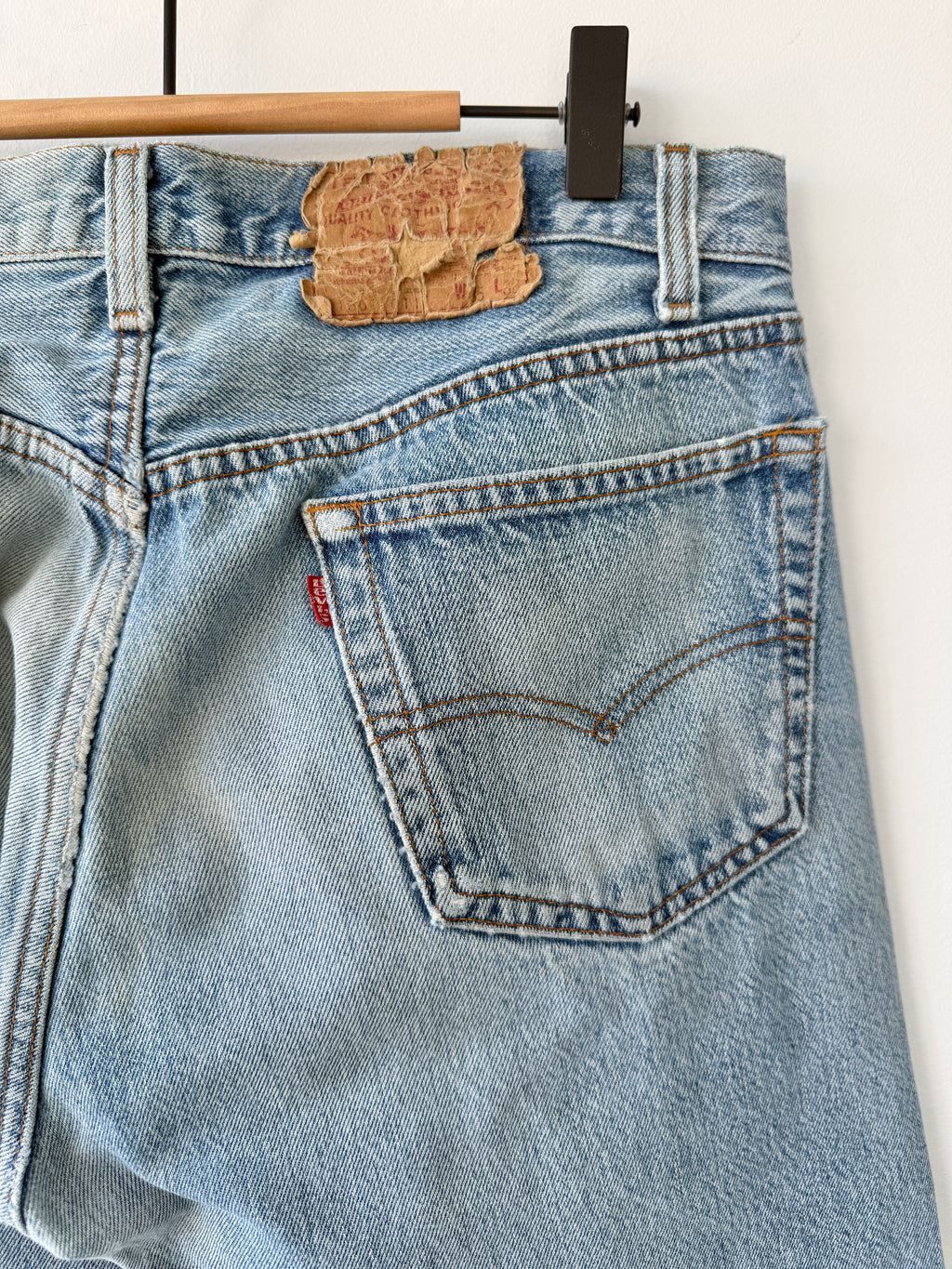 W32 L33 vintage Levis 501 31/32” measured medium faded blue denim 80s Levi’s 501s USA