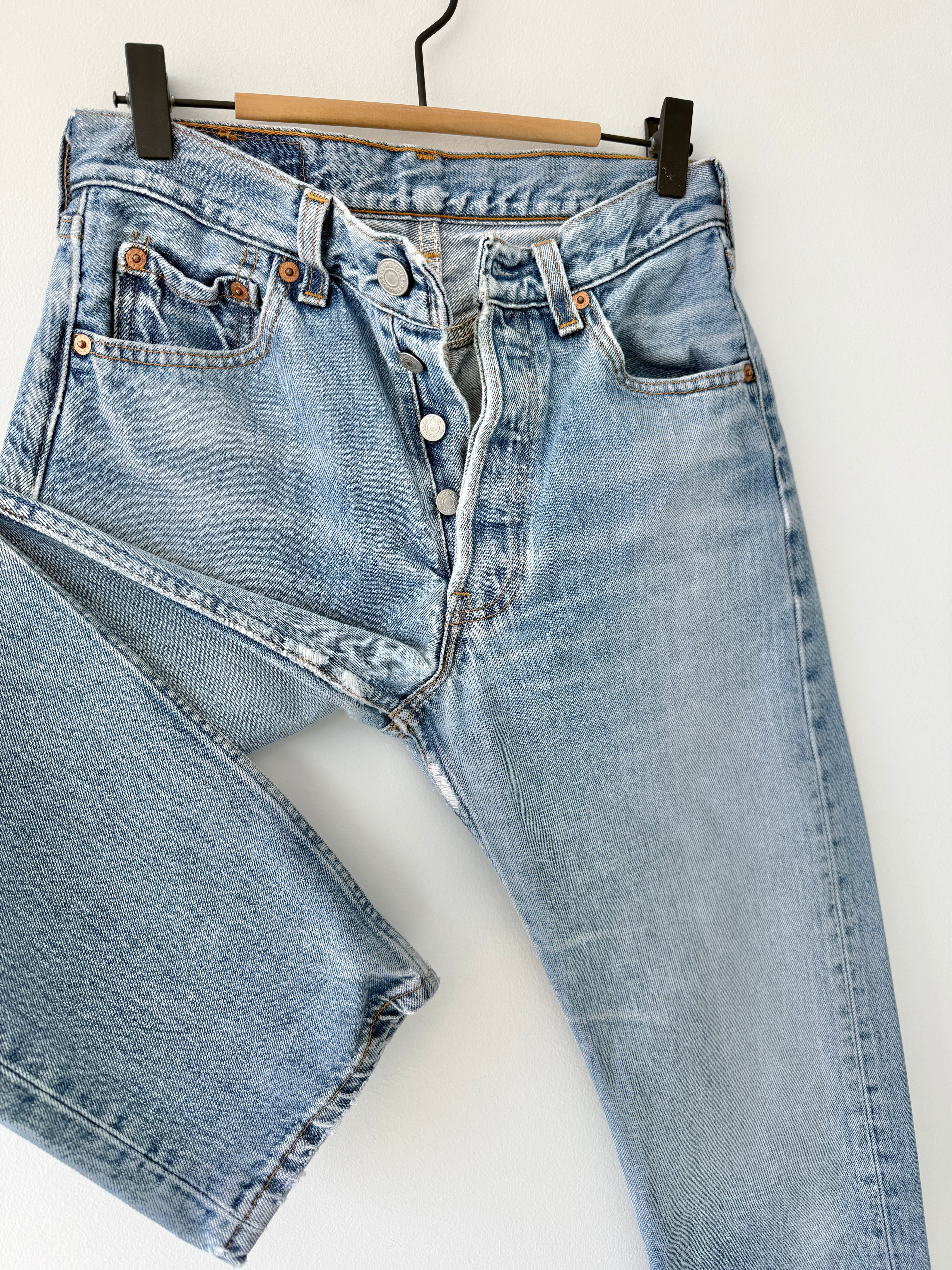 W26 L29 vintage Levis 501s 25/26” light medium blue denim Levi’s 501s 90s USA