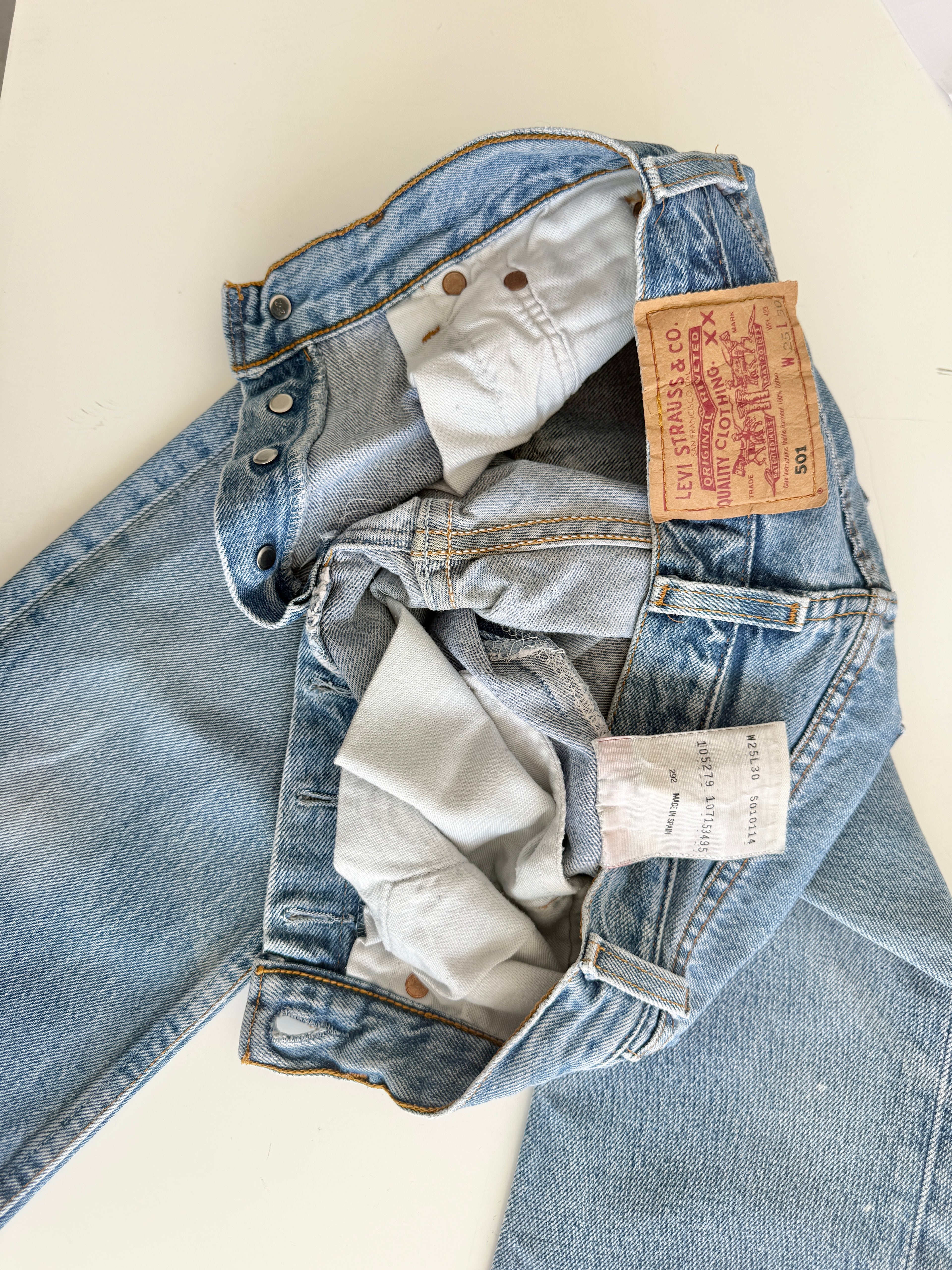 W23 L29 vintage Levis 501s 22-23” measured medium blue 90s Levi’s 501s
