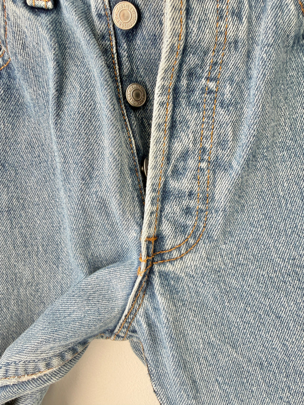 W24 L30 vintage Levis 501 23/24” medium blue Levi’s 501s
