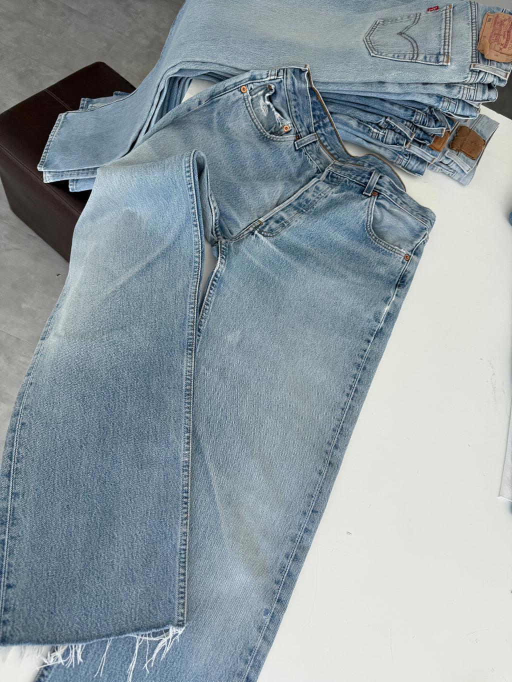 W32 L31 vintage Levis 501s 31/32” measured light medium blue faded 90s 501s
