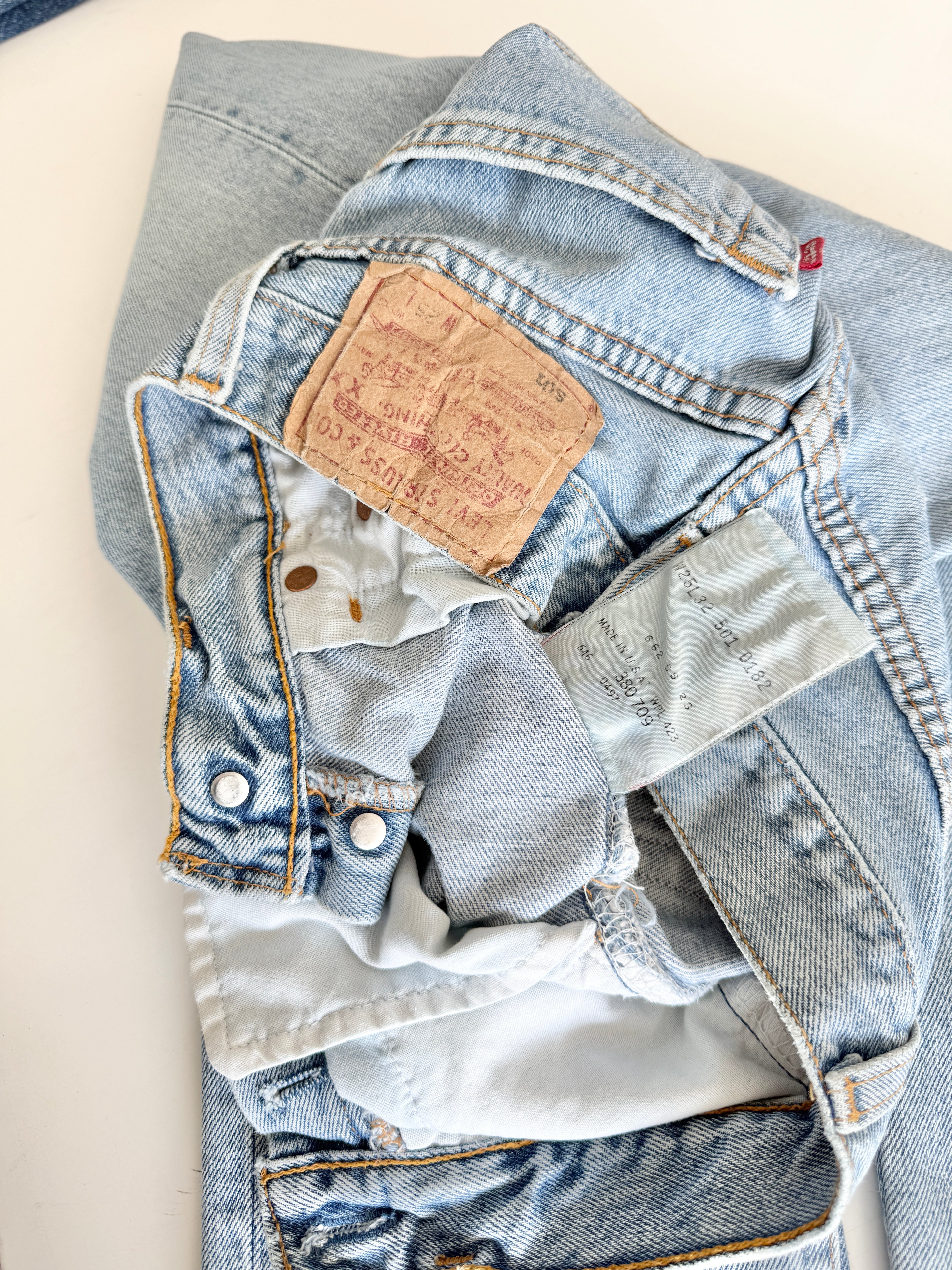 W23 L30 vintage Levis 501 22-23”measured light blue 90s USA 501s