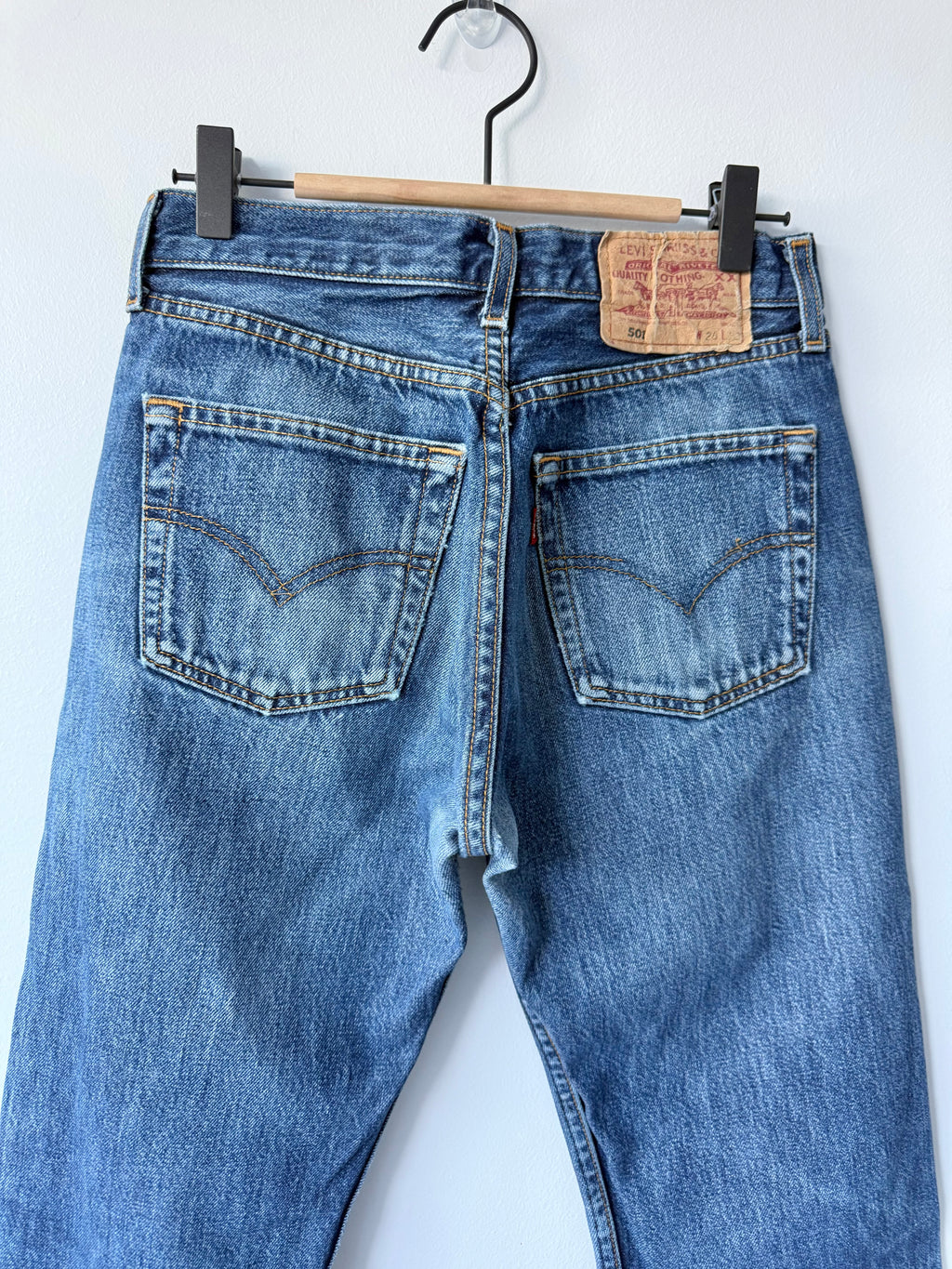 W26 L30 vintage Levis 501 dark blue 25/26” measured waist Y2K levis 501s