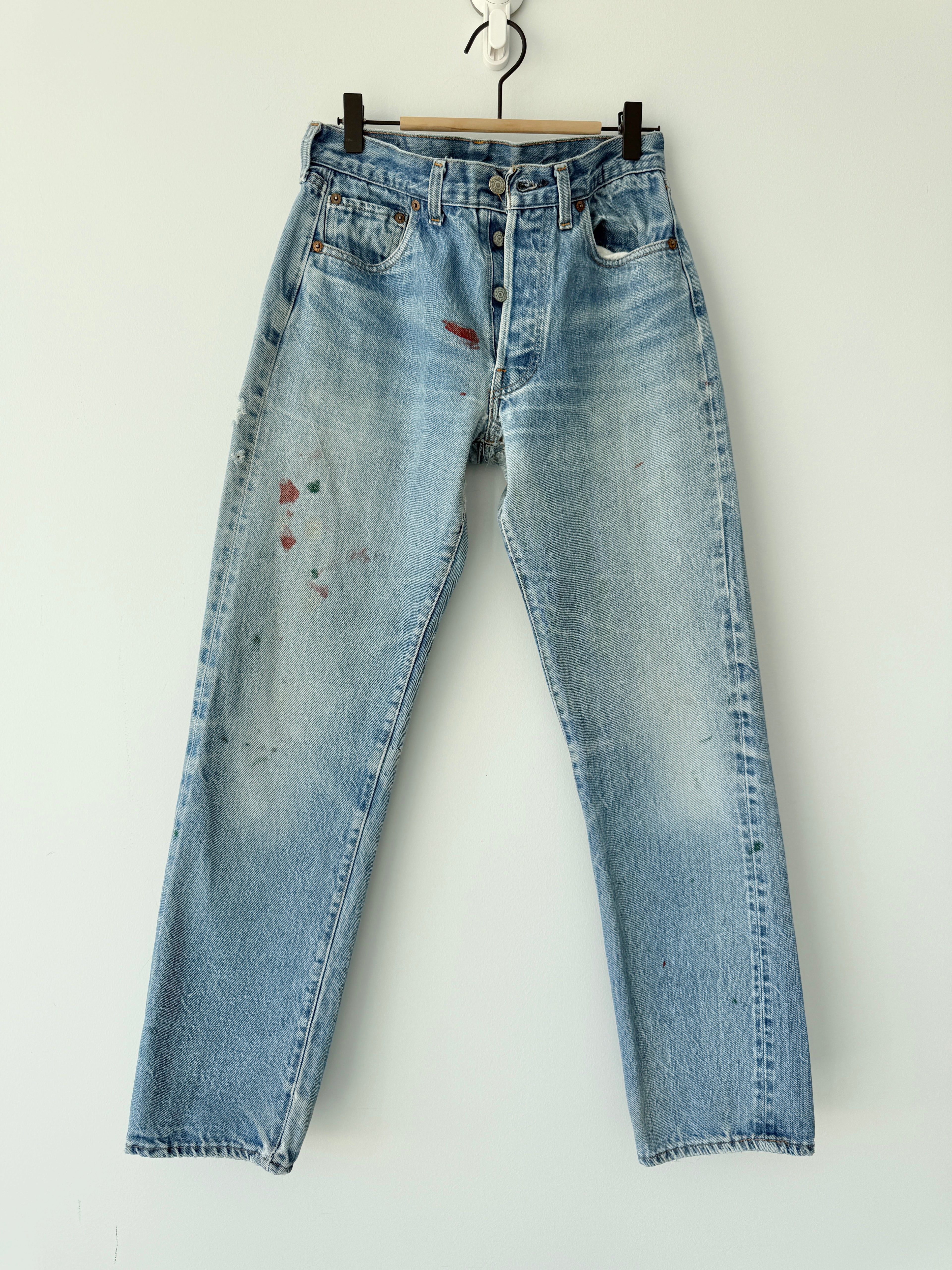 Selvedge W27 L30 vintage Levis 501 26-27”measured medium blue 80s USA 501 selvedge distressed & paint 501s
