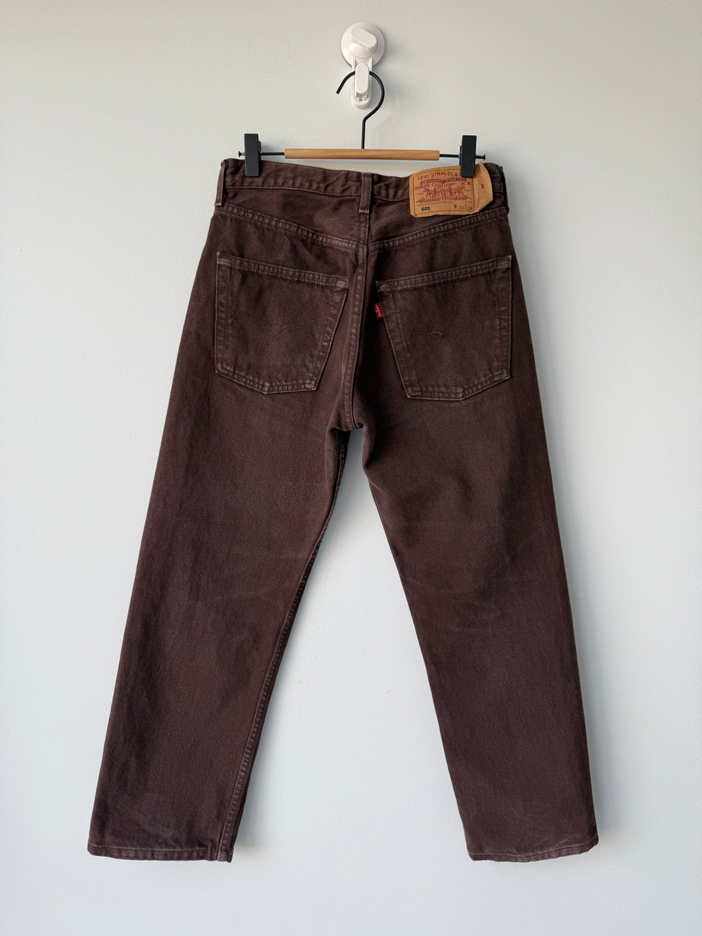 W27 L26 vintage Levis 501 26-27” dark brown 90s Levi’s 501s