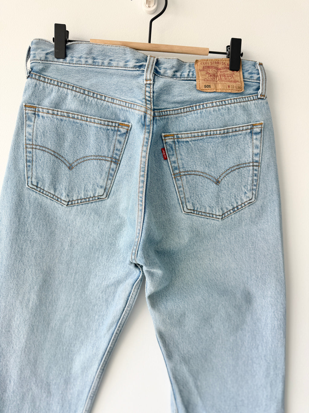 W29 L33 vintage Levis 501 29” measured light blue faded 90s denim Levi’s 501s