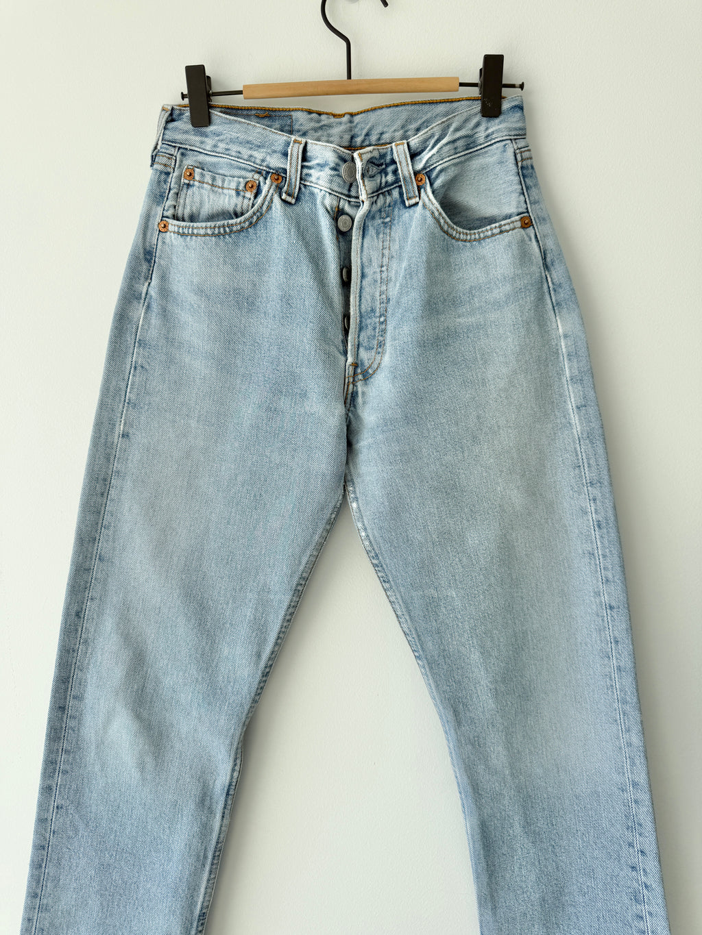 Soft W25 L31 vintage Levis 501 25” measured waist light blue 501s made in 90s