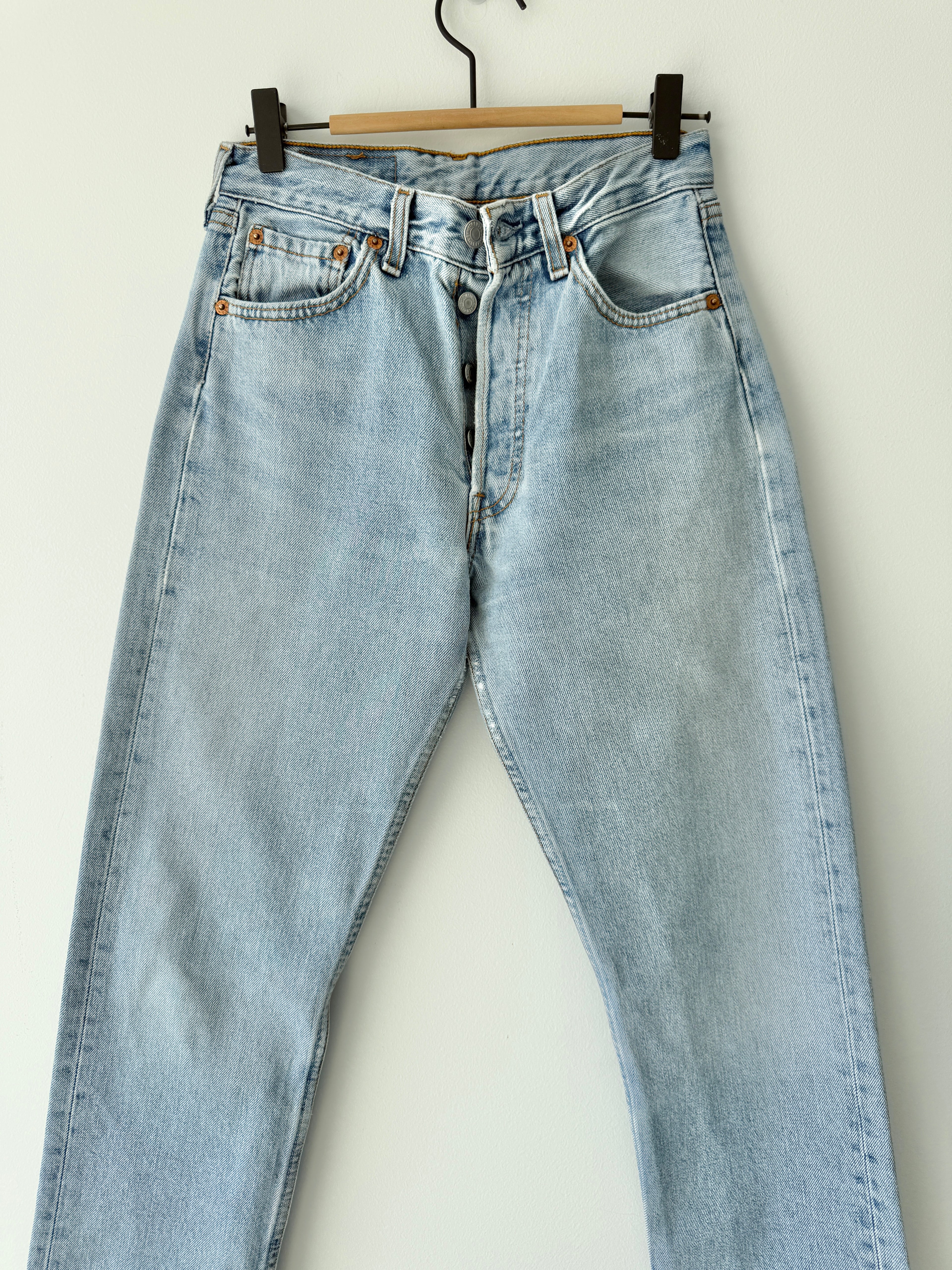 Soft W25 L31 vintage Levis 501 25” measured waist light blue 501s made in 90s