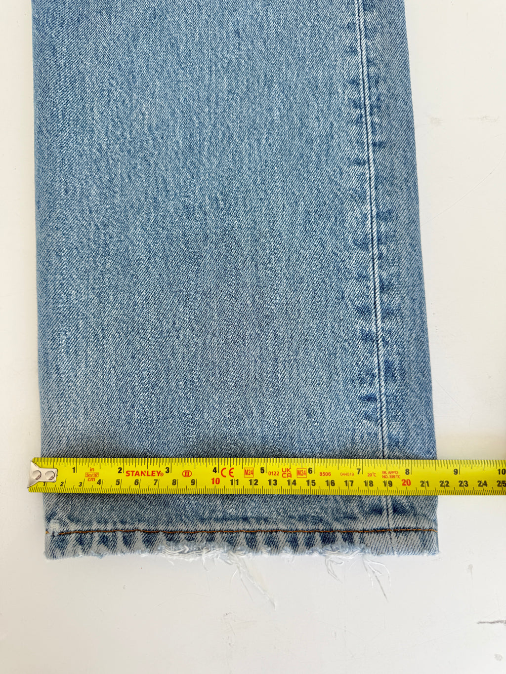 Soft W34 L30 vintage Levis 501 32-34” measured light medium blue faded denim Y2K 501s