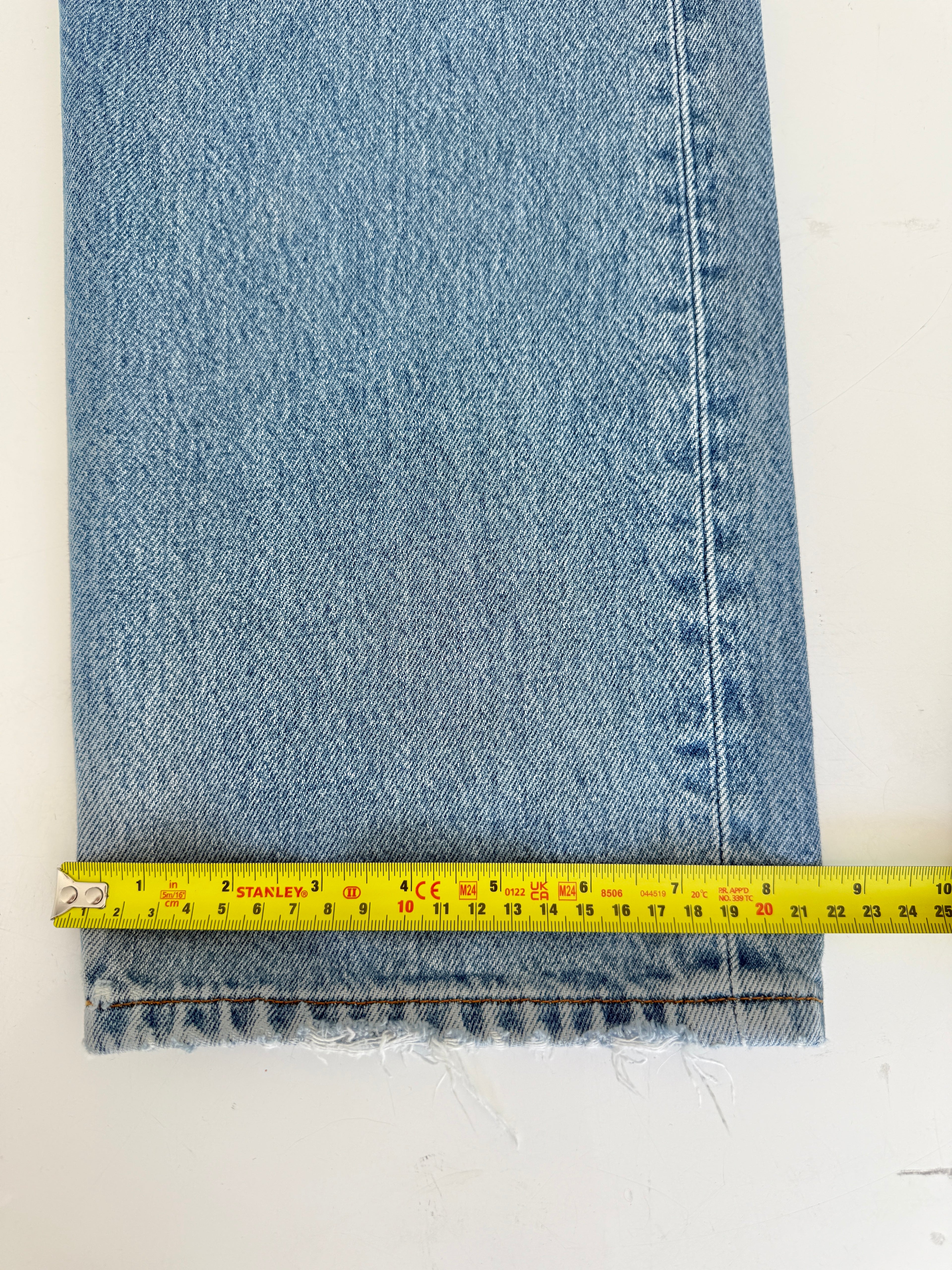 Soft W34 L30 vintage Levis 501 32-34” measured light medium blue faded denim Y2K 501s
