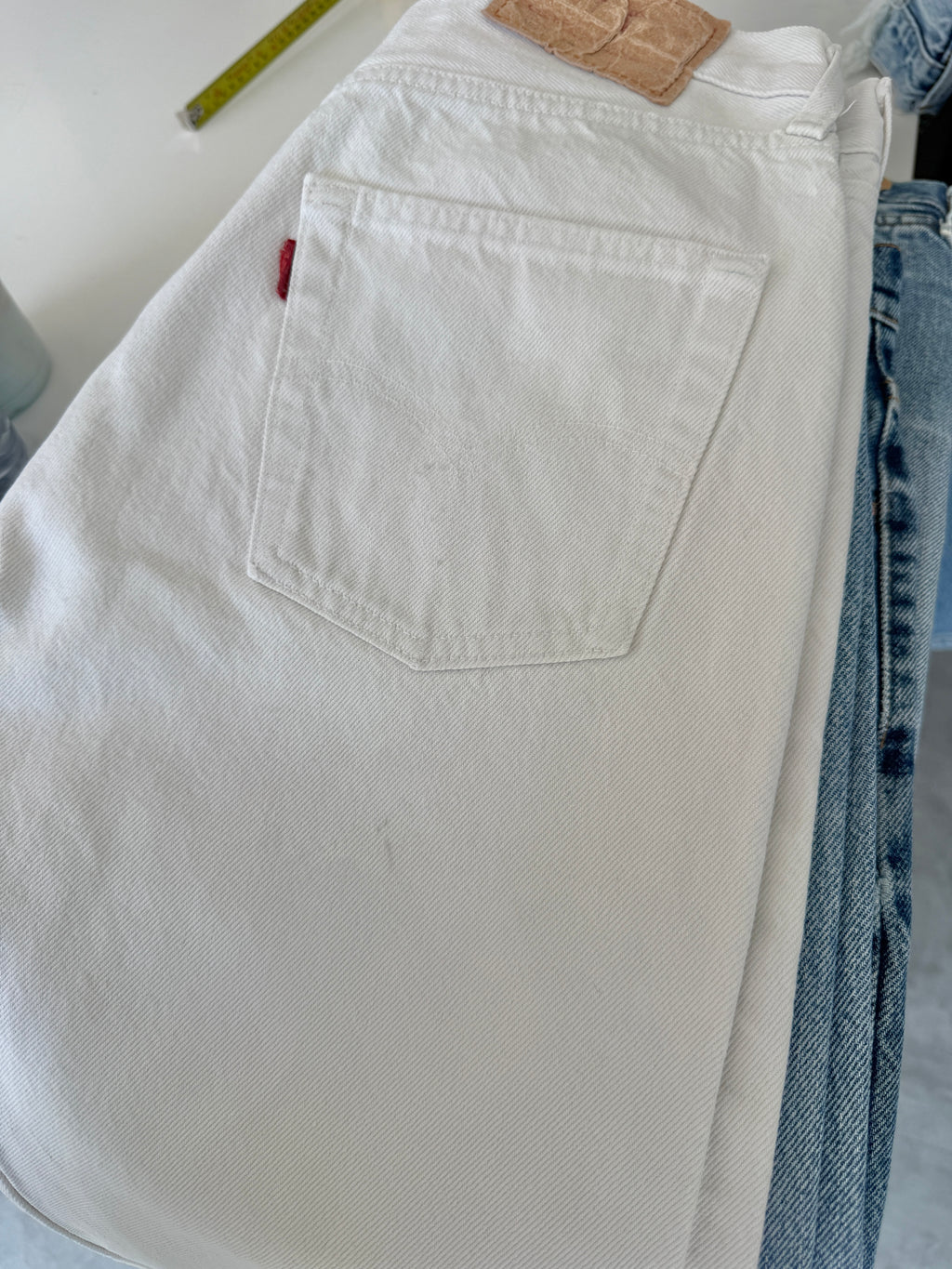 W28 L30 white vintage Levis 501 27/28” measured waist white 90s/80s 501s