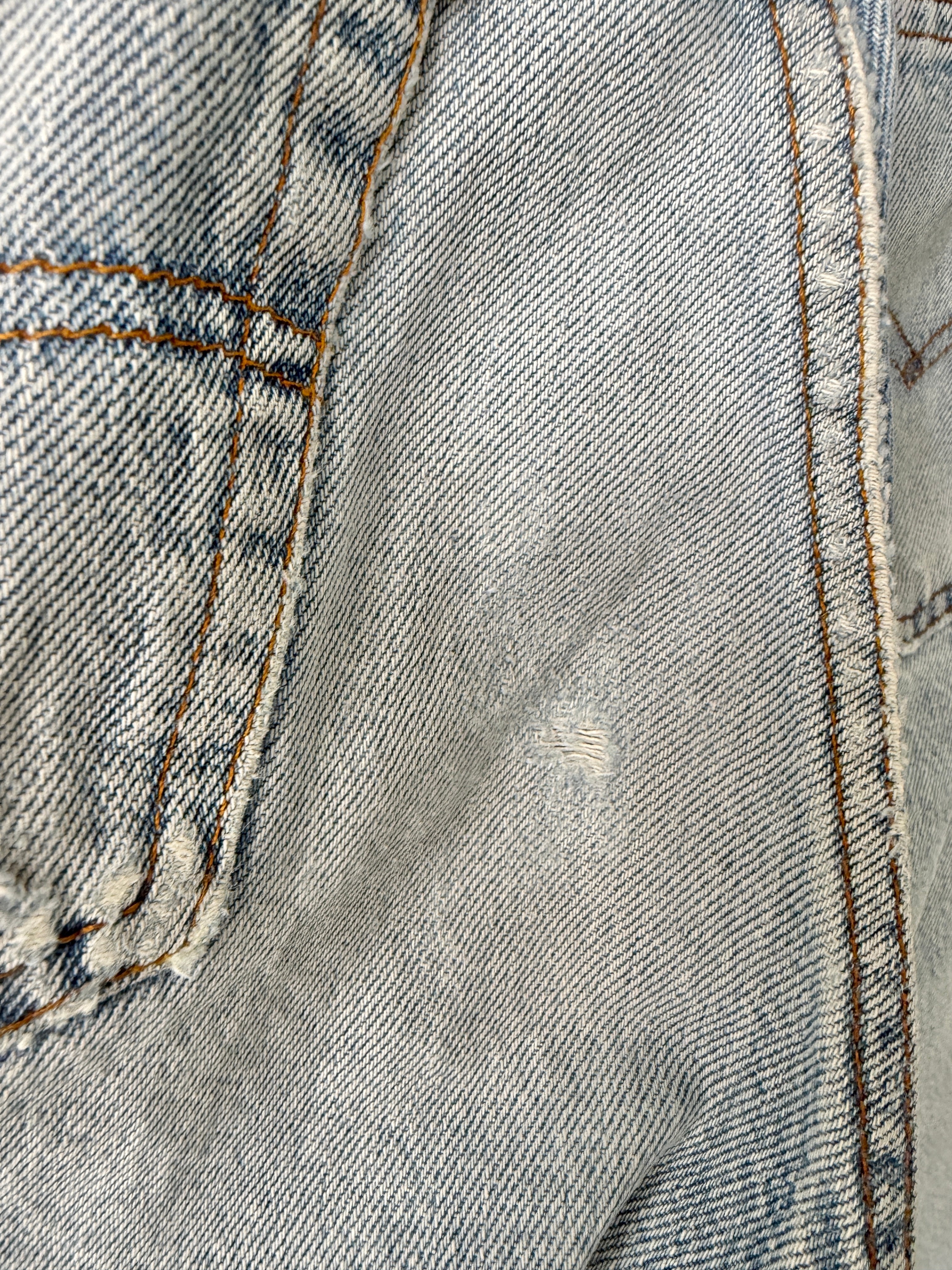 W28 L32 vintage Levis 501 27/28” measured medium light blue faded 80s USA Levi’s 501s golden buttons