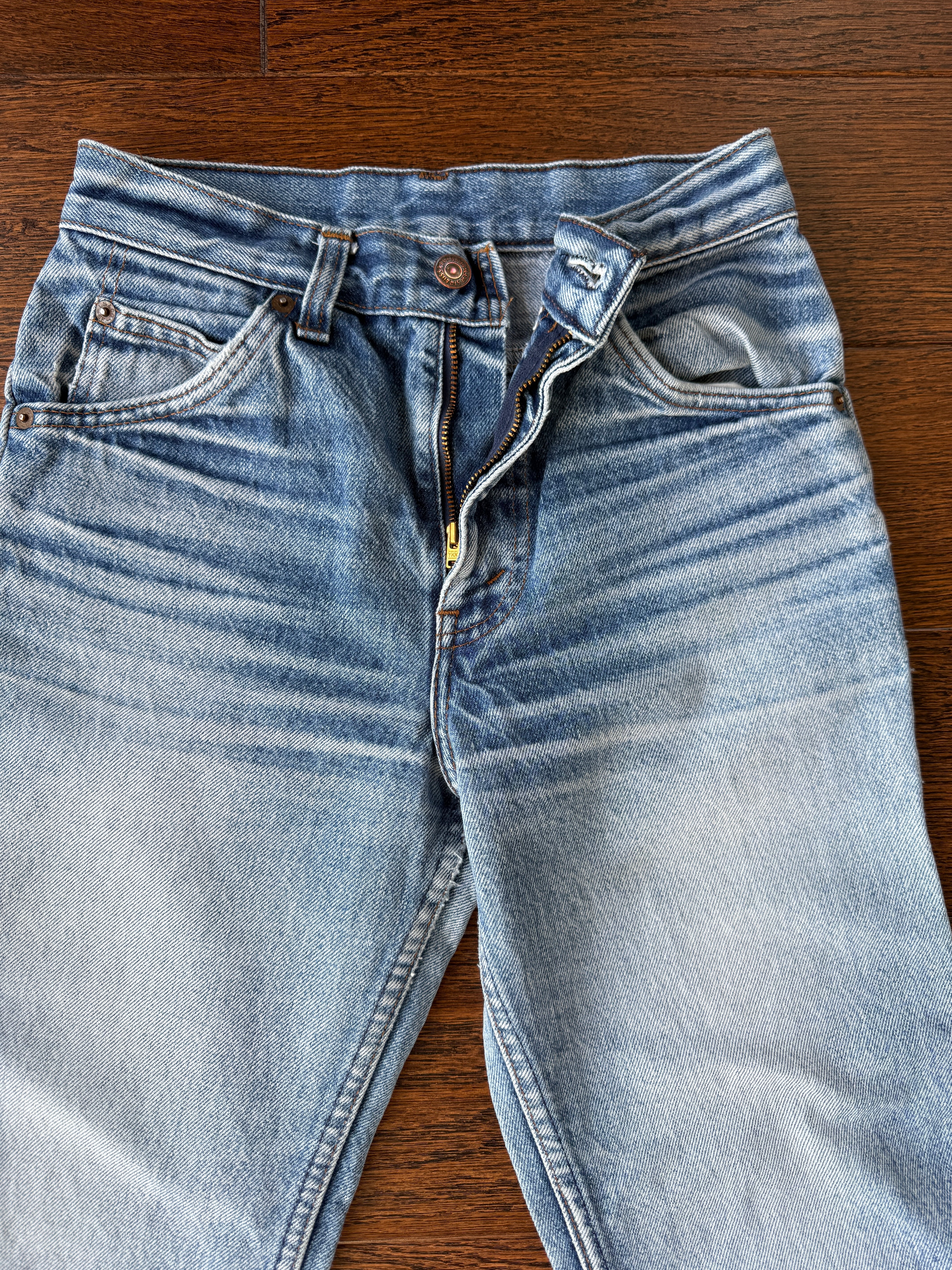 W24 L26 vintage Levis 24/25” measured whiskers denim medium faded blue 70s/80’s levi’s