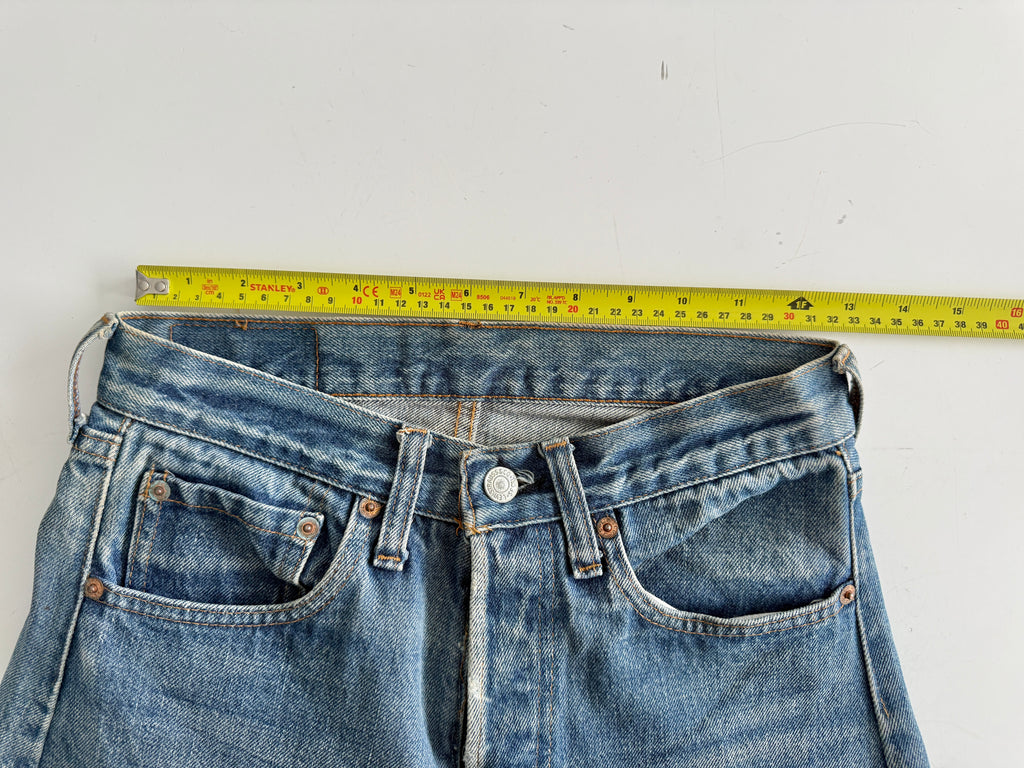 Selvedge W26 L34 vintage Levis 501 25/26” measured medium blue faded 80s USA Levi’s 501s