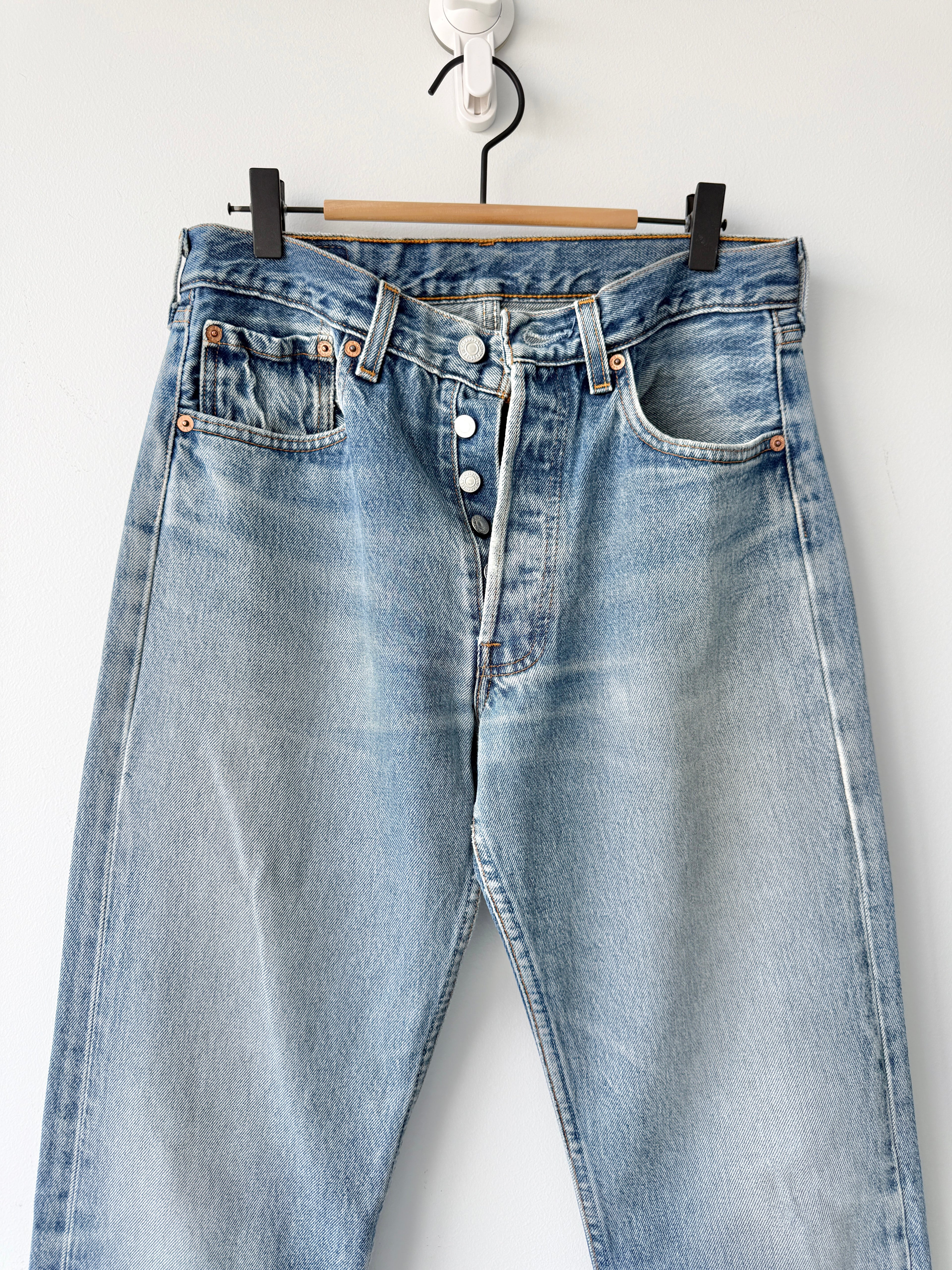 Soft W29 L34 vintage Levis 501 28/29” measured unique faded blue denim 90s USA Levi’s 501s