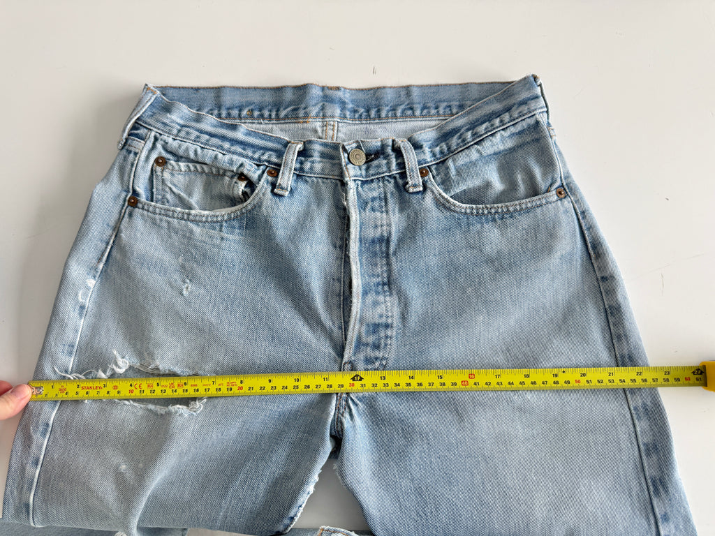 W31 L32 vintage Levis 501 30/31” measured light faded blue denim 70’s 501s USA button 6