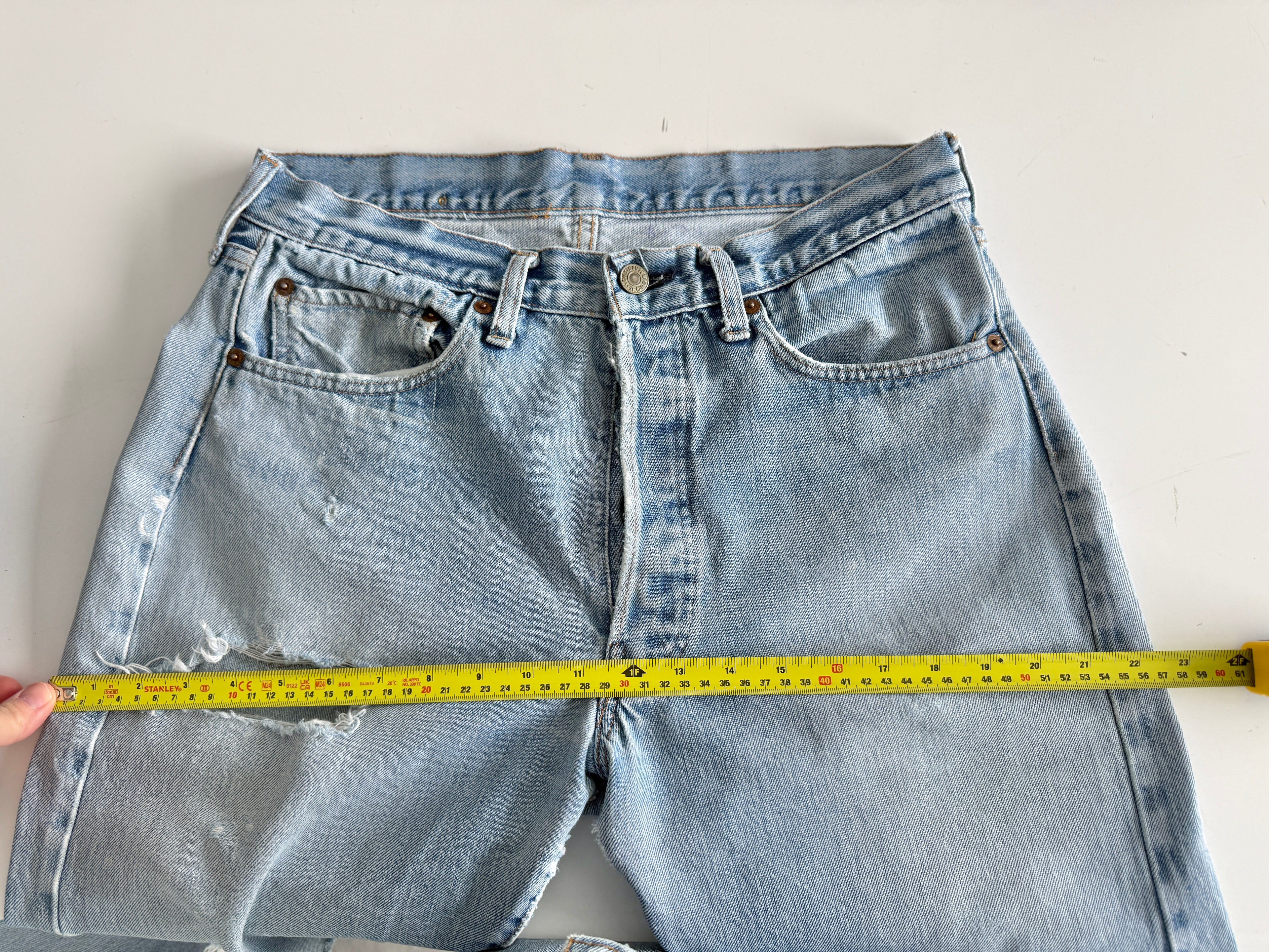 W31 L32 vintage Levis 501 30/31” measured light faded blue denim 70’s 501s USA button 6