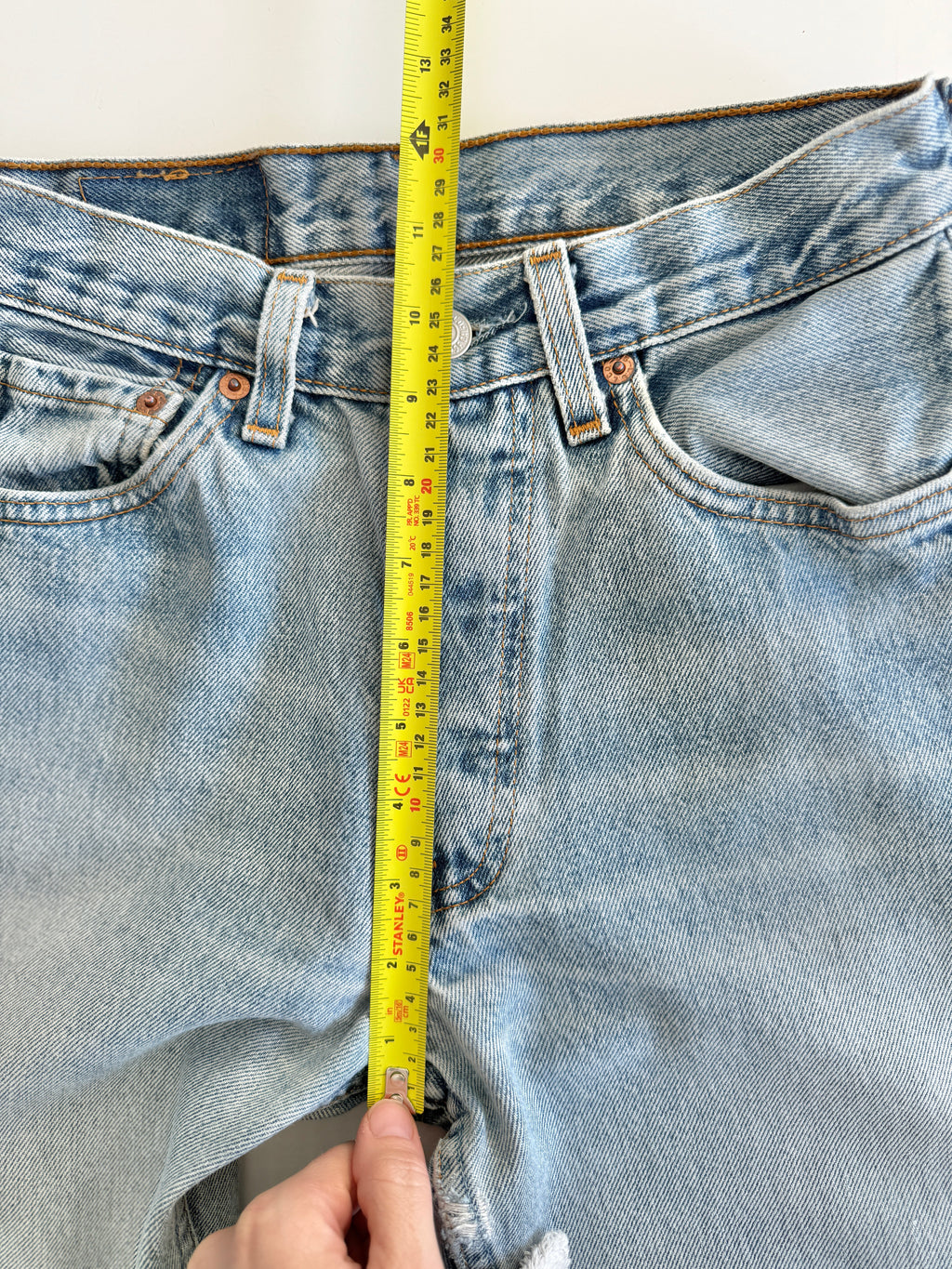 W25 L29 vintage Levis 501 24-25” measured “for women” light blue denim USA y2k