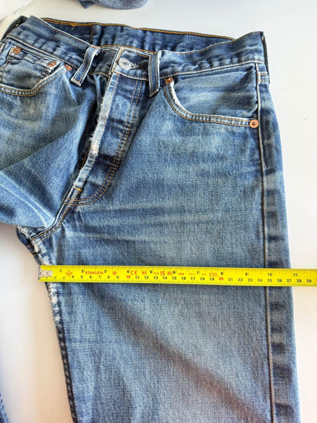 W26 L30 vintage Levis 501 dark blue 25/26” measured waist Y2K levis 501s