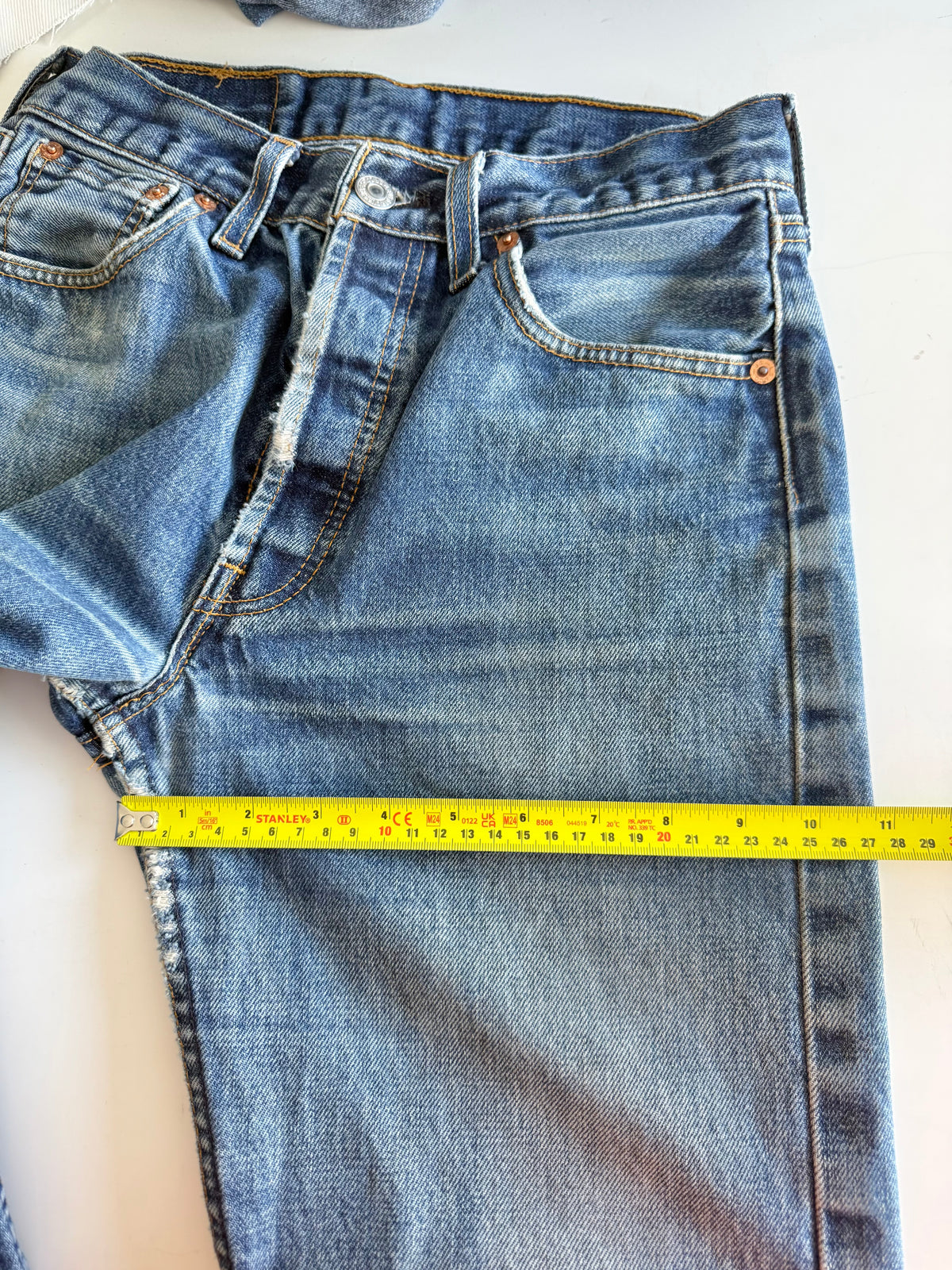 W26 L30 vintage Levis 501 dark blue 25/26” measured waist Y2K levis 501s