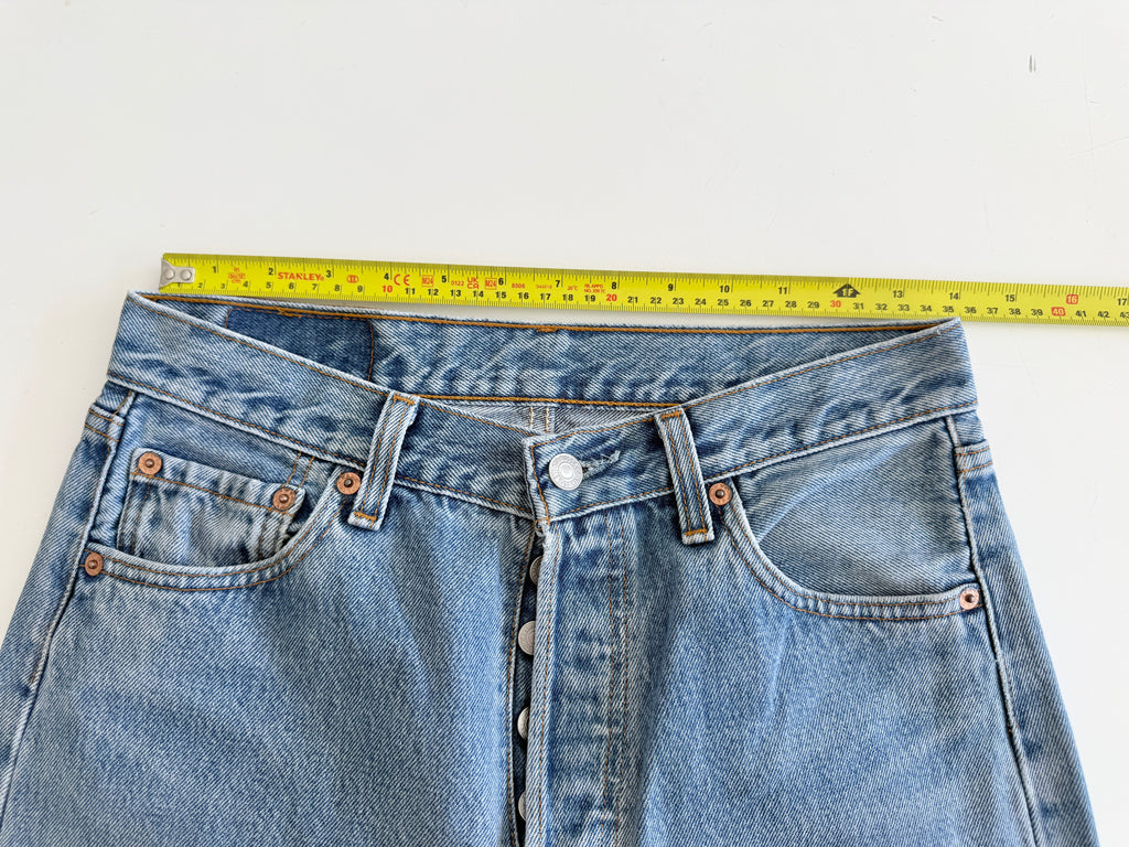 W28 L31 vintage Levis 501 27/28” measured waist medium blue 90s USA  501s