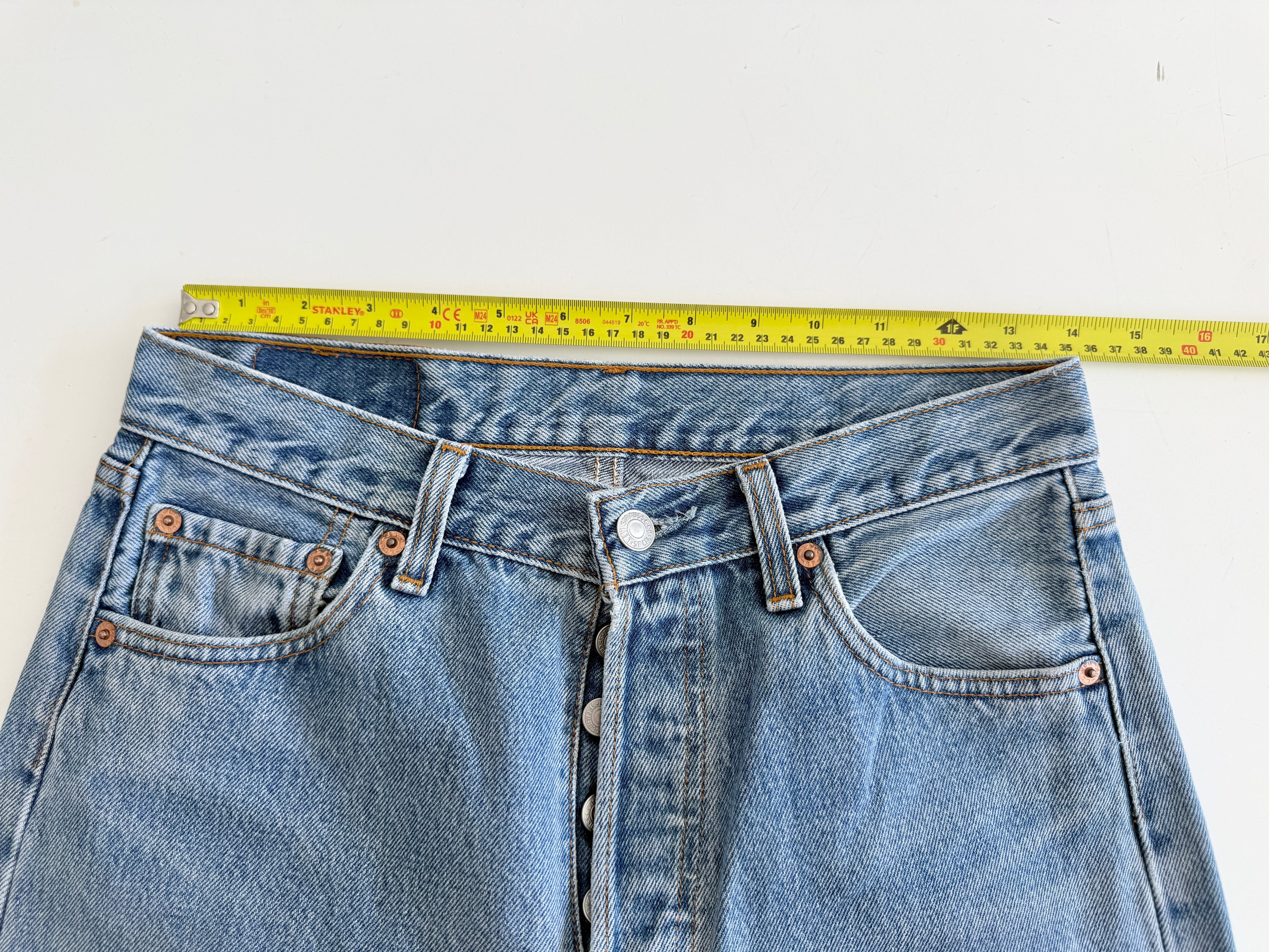 W28 L31 vintage Levis 501 27/28” measured waist medium blue 90s USA  501s