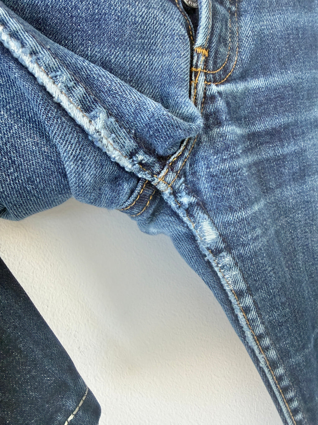 W30 L29 vintage Levis 501 29/30” dark blue Levi’s 501s Y2K