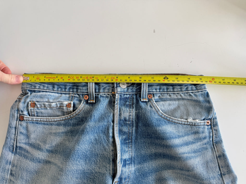 W30 L31 vintage Levis 501 29-30” measured dark whiskers faded blue 90s USA Levi’s 501s