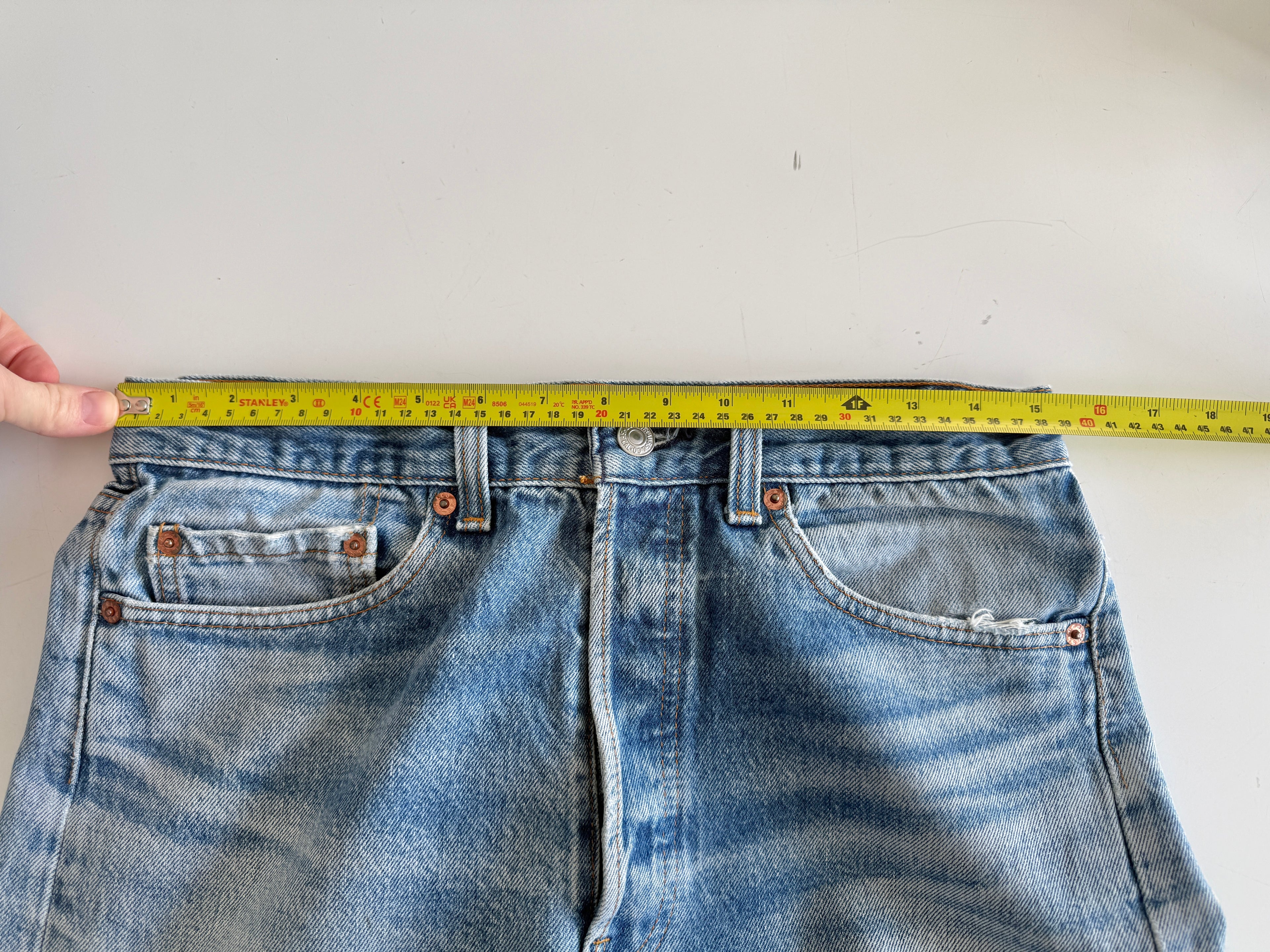 W30 L31 vintage Levis 501 29-30” measured dark whiskers faded blue 90s USA Levi’s 501s