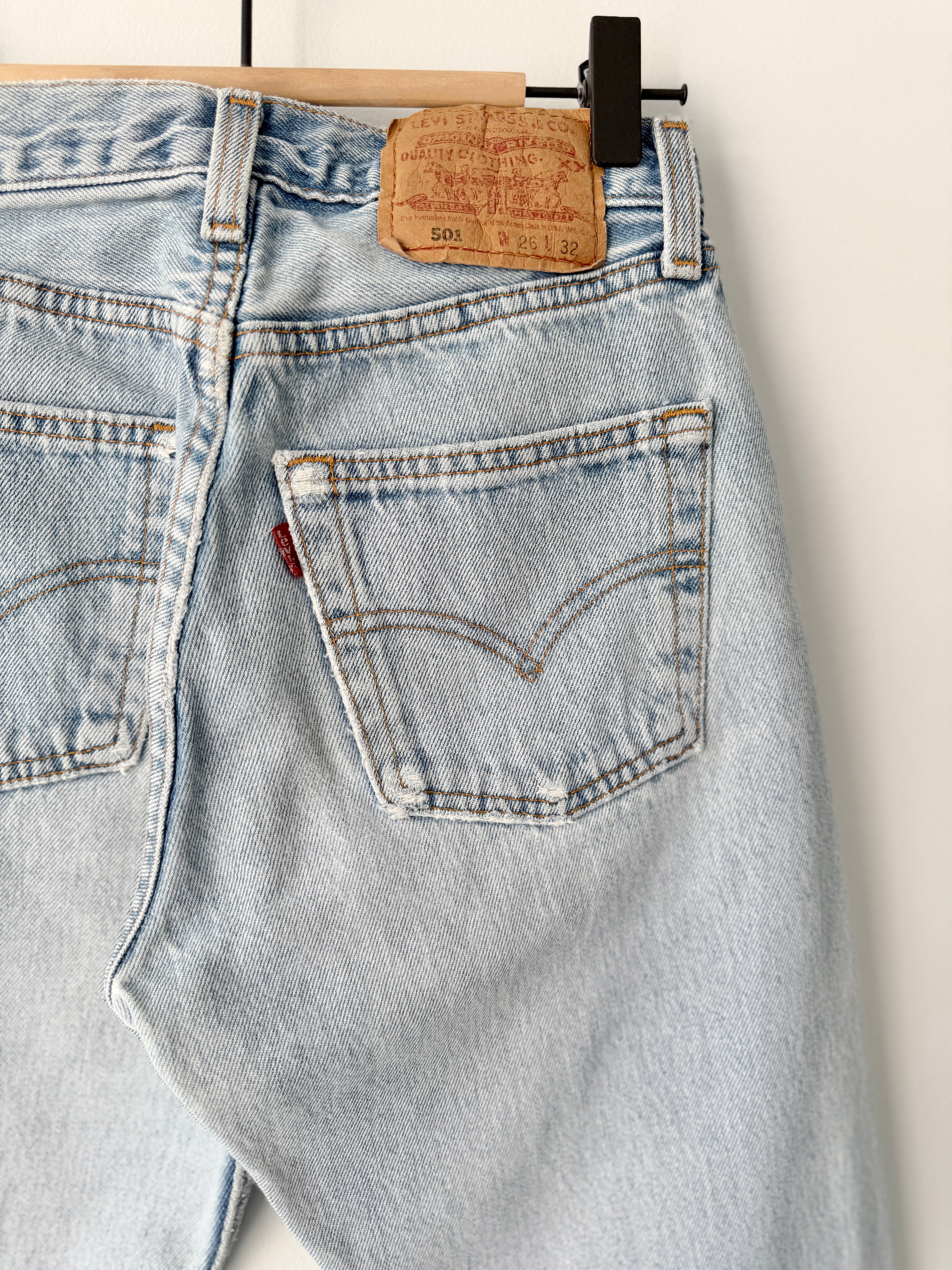 W24 L31 vintage Levis 501 23-24” measured light blue fade denim 90s Levi’s 501s USA