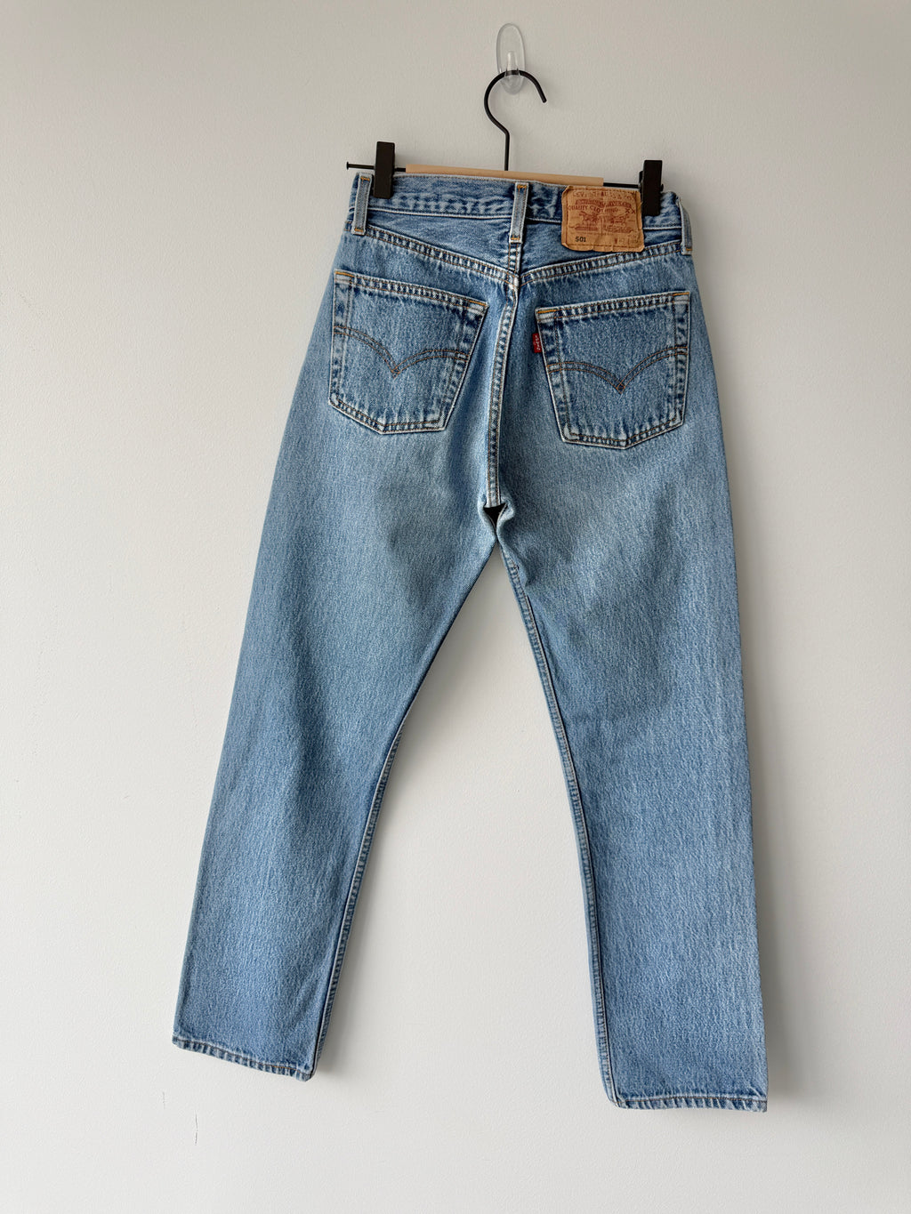 W25 L29 vintage Levis 501s 24/25” measured medium blue fade denim 90s 501s