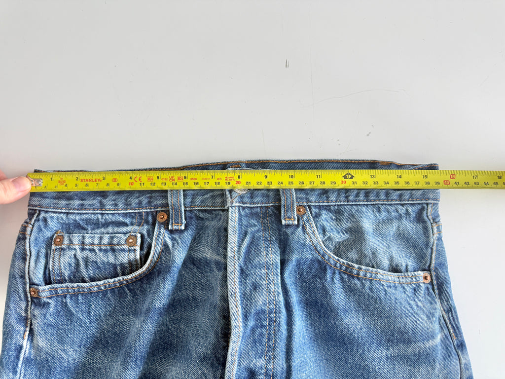 W30 L27 vintage Levis 501 29-30” measured dark raw blue faded made in USA 80s