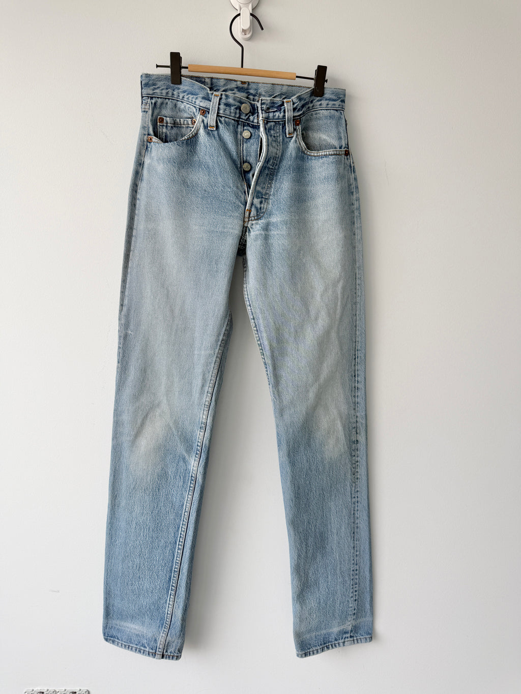 W28 L35 vintage Levis 501 27/28” measured medium light faded blue denim 80s Levi’s 501s