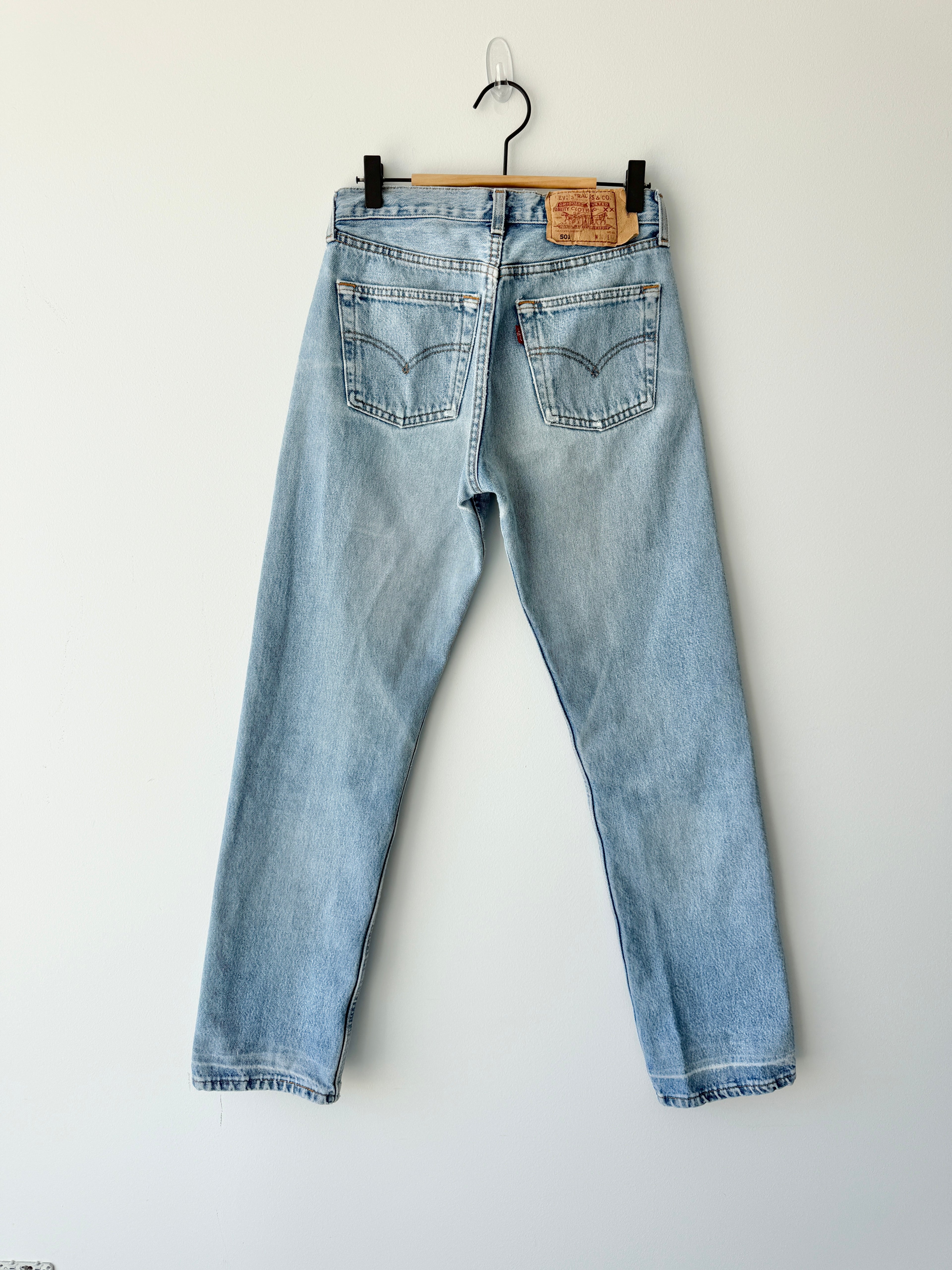 W27 L31 vintage Levis 501 26/27” measured waist medium light blue 501s Y2K nl