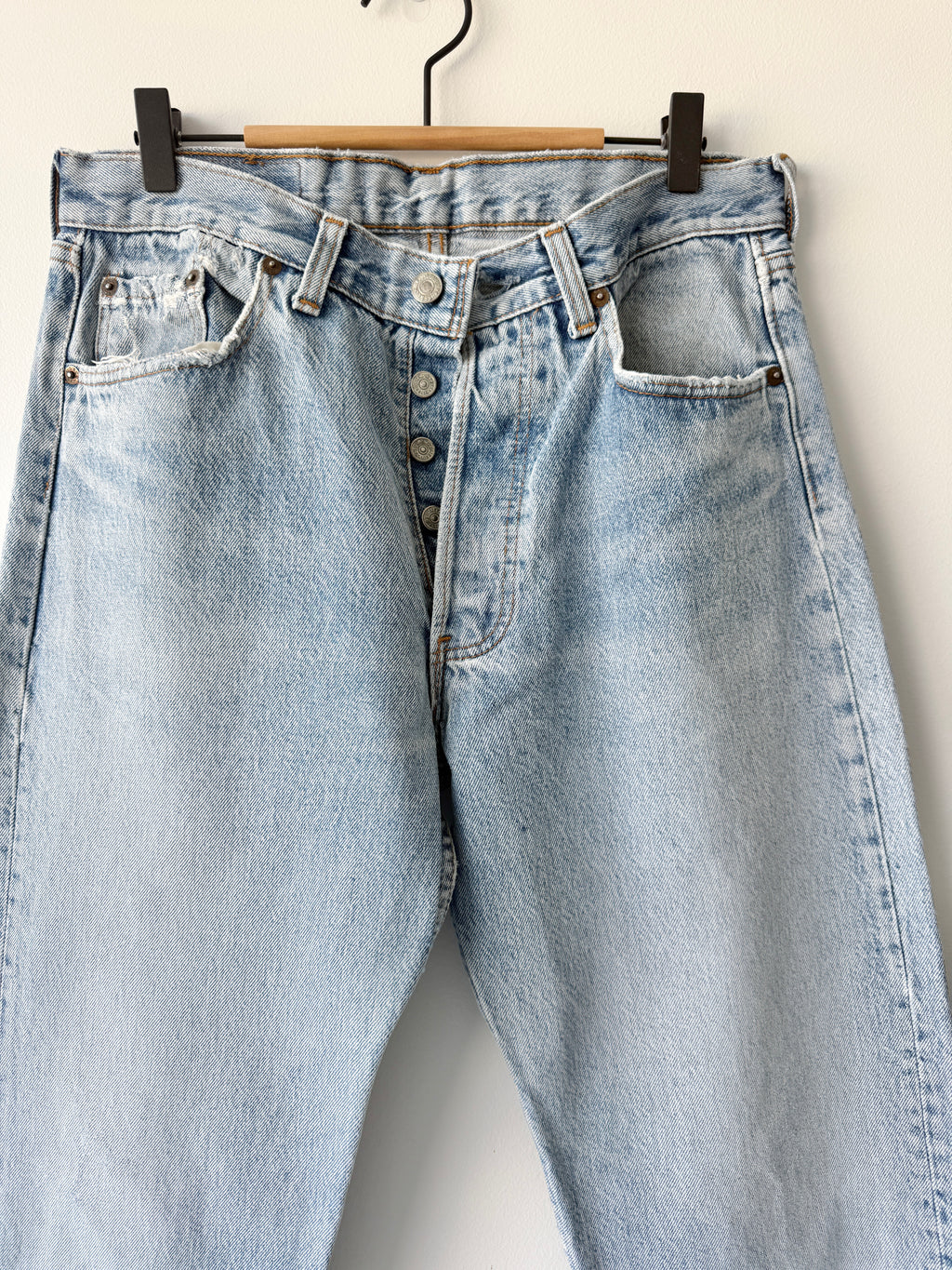 W31 L30 vintage Levis 501 30/31” measured waist light blue 501s made in 80s
